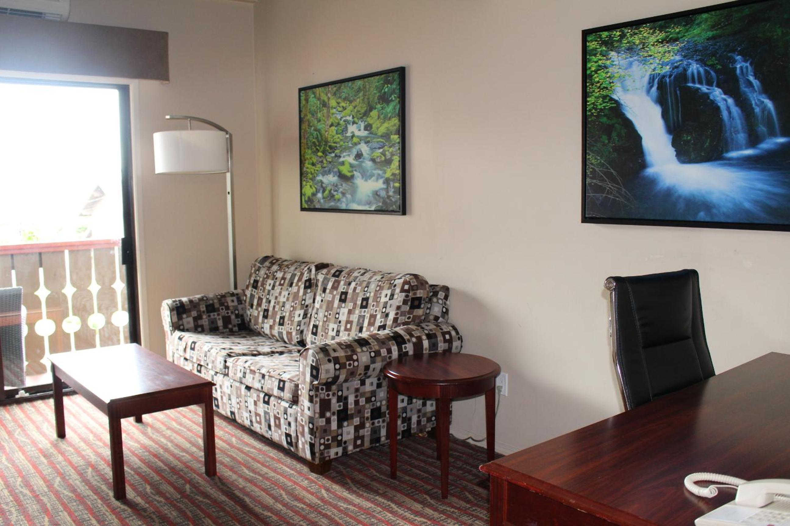 King Studio Suite with Ocean View - Non-Smoking - Photo 4