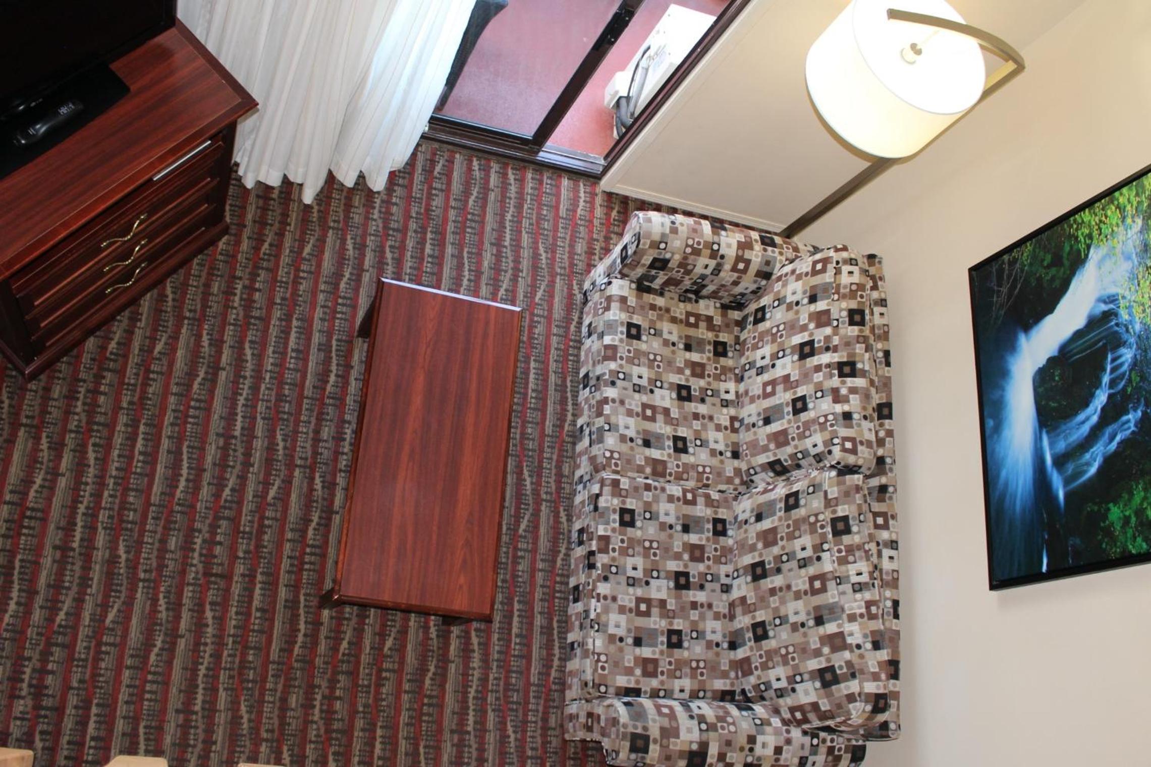 Queen StudioSuite with Two Queen Beds and Ocean View - Non-Smoking - Photo 3