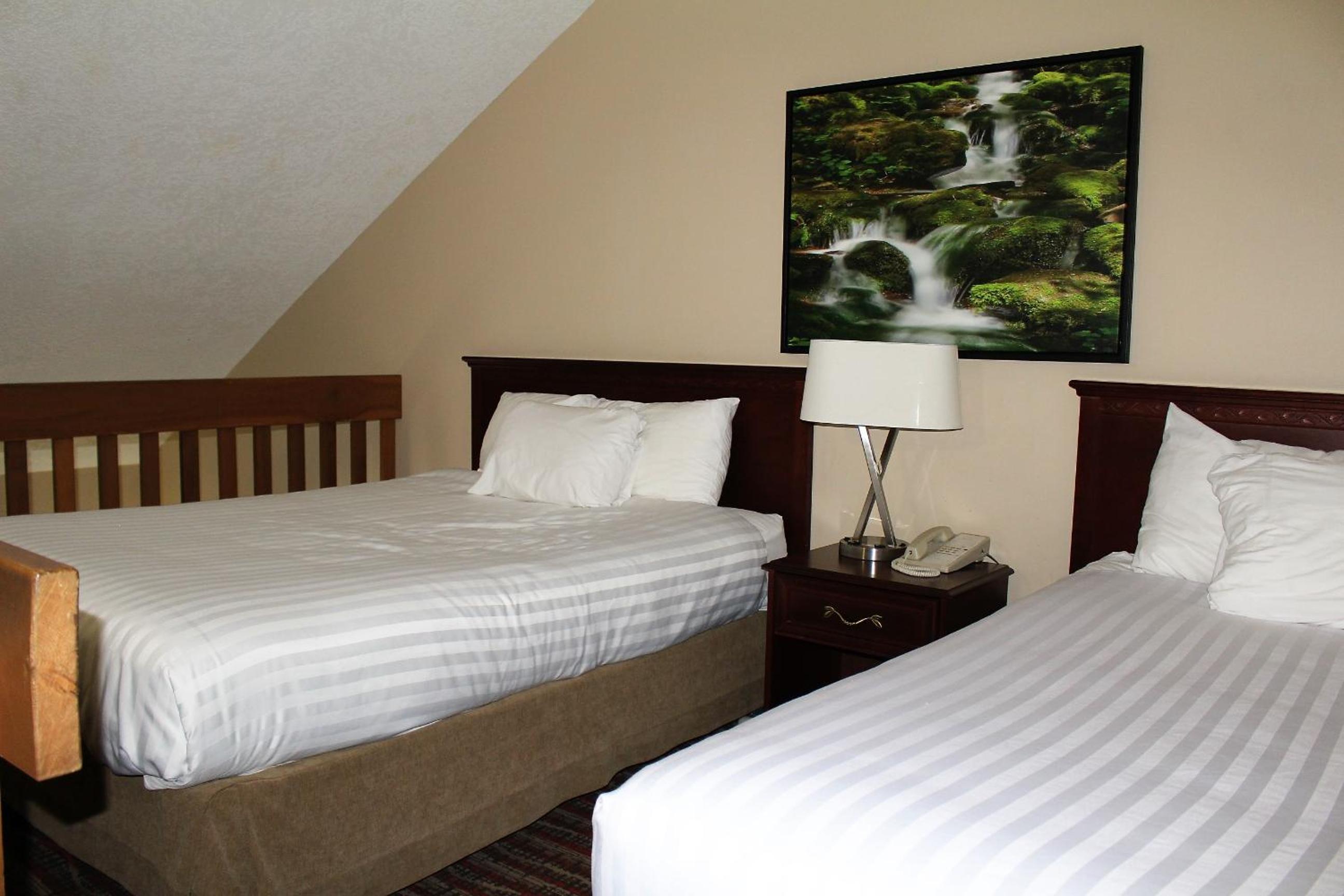 Queen StudioSuite with Two Queen Beds and Ocean View - Non-Smoking - Photo 5