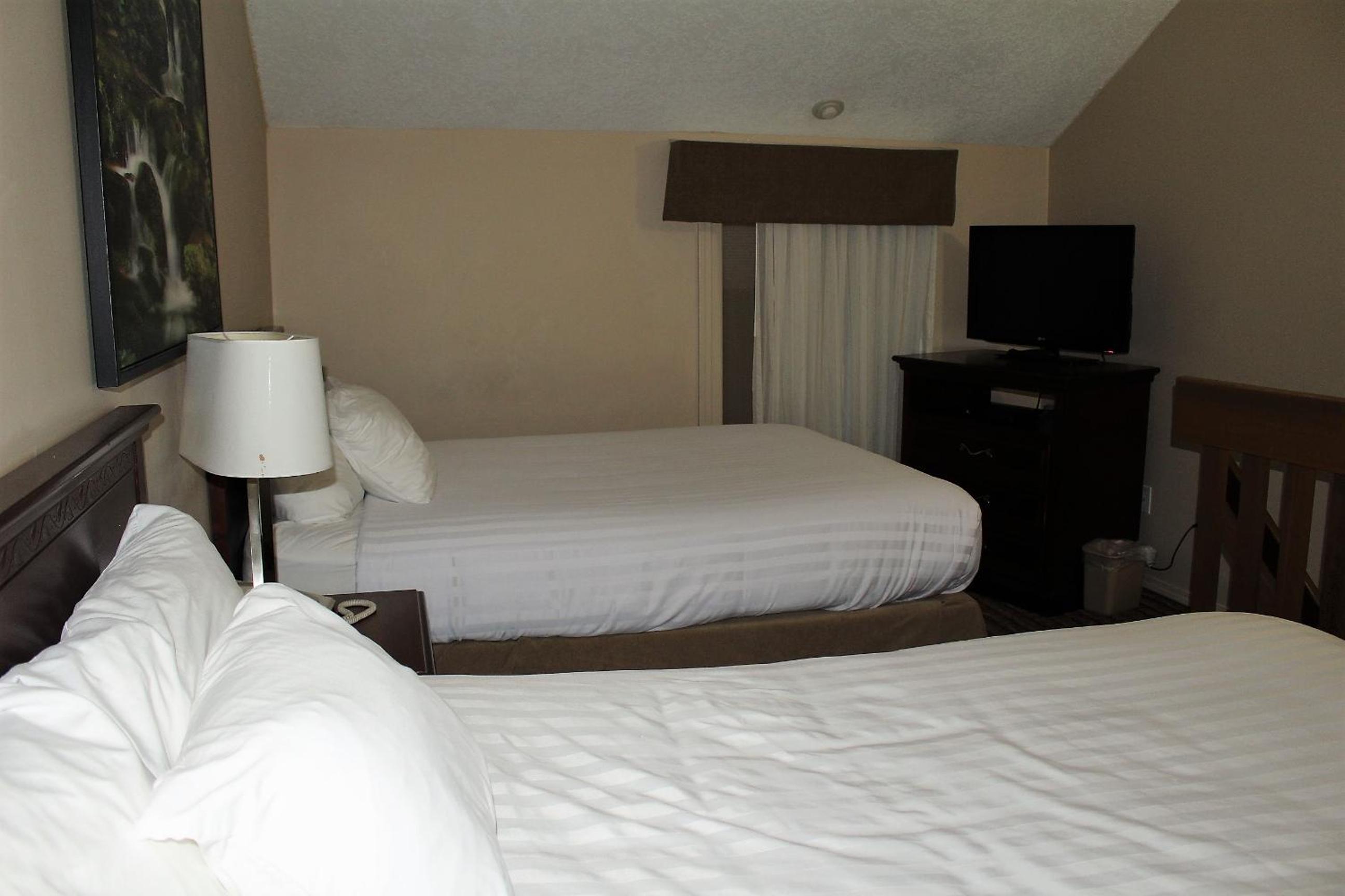 Queen StudioSuite with Two Queen Beds and Ocean View - Non-Smoking - Photo 6