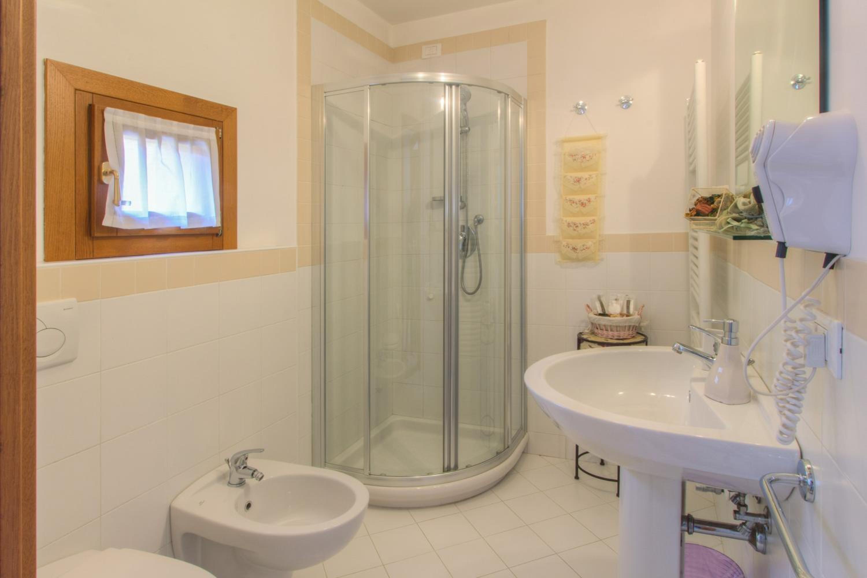 King Suite with Balcony photo 2