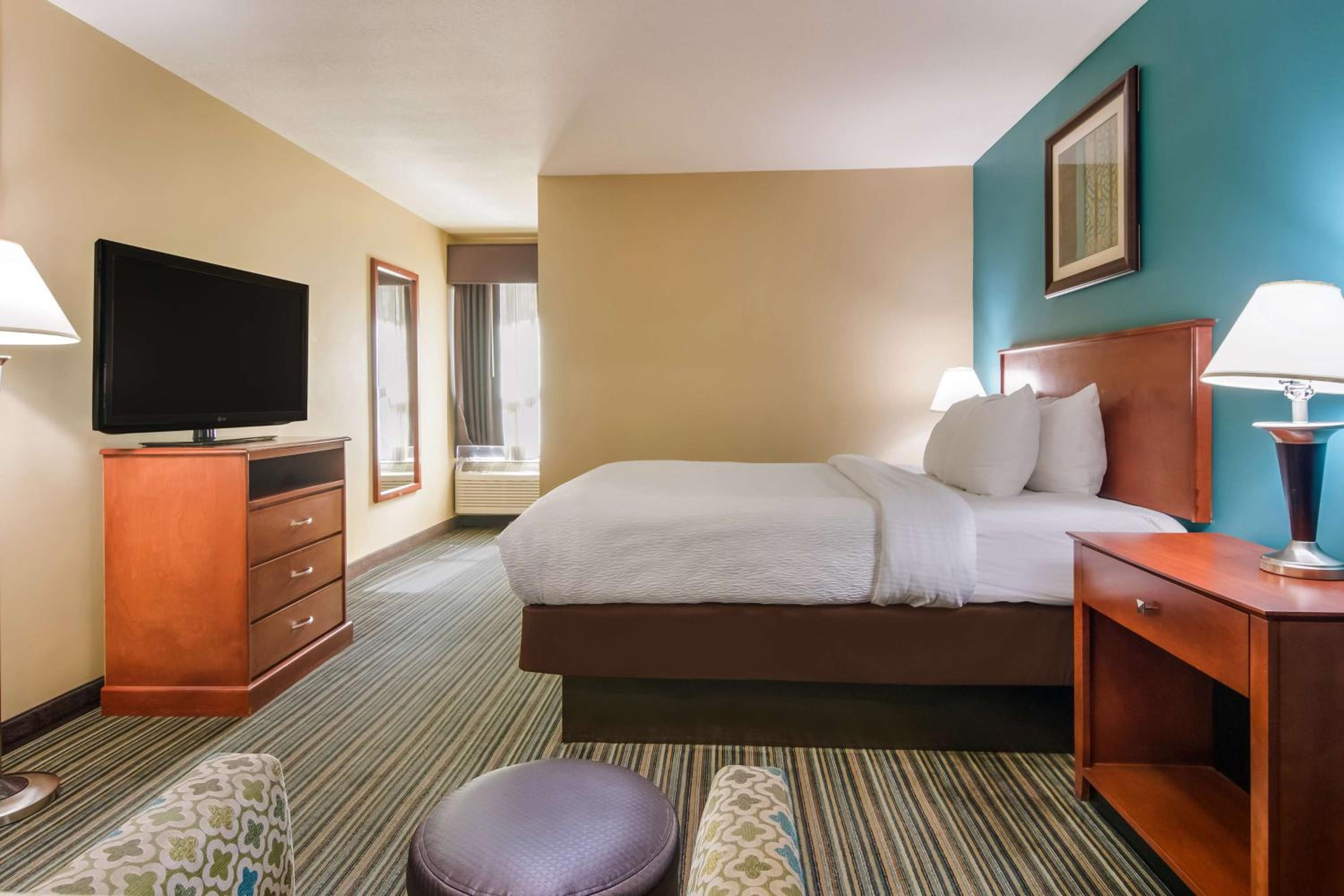 Queen Suite with Two Queen Beds - Loft - Photo 5