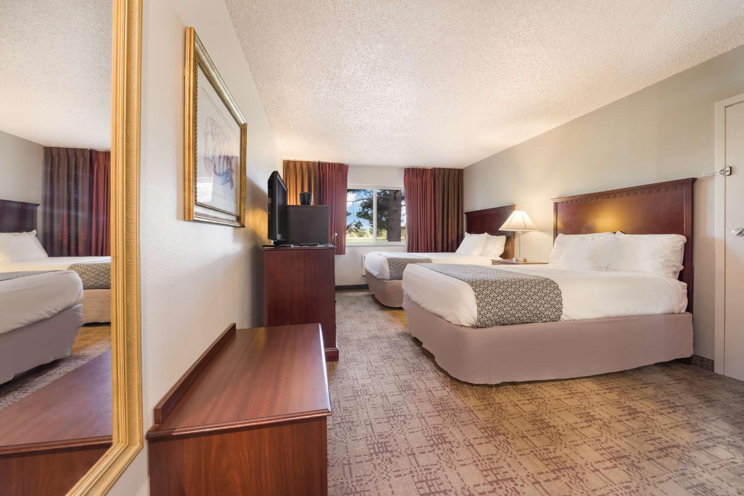 Double Room with Two Double Beds - Photo 1