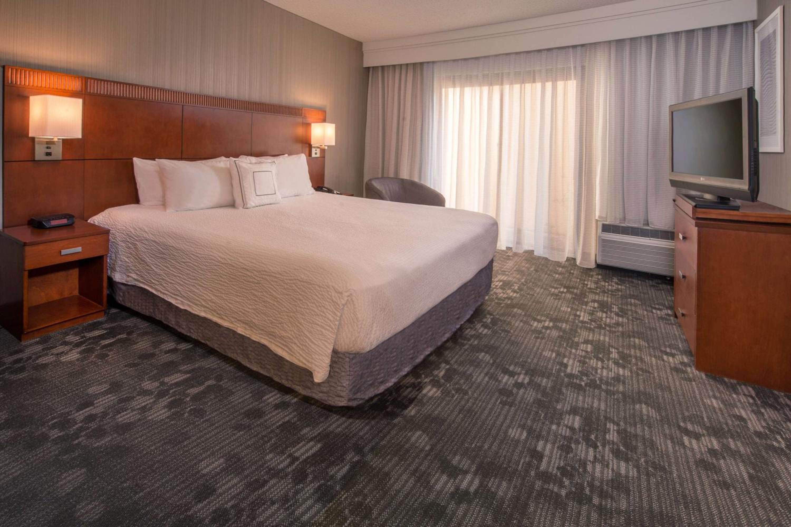 One-Bedroom King Suite - Photo 1