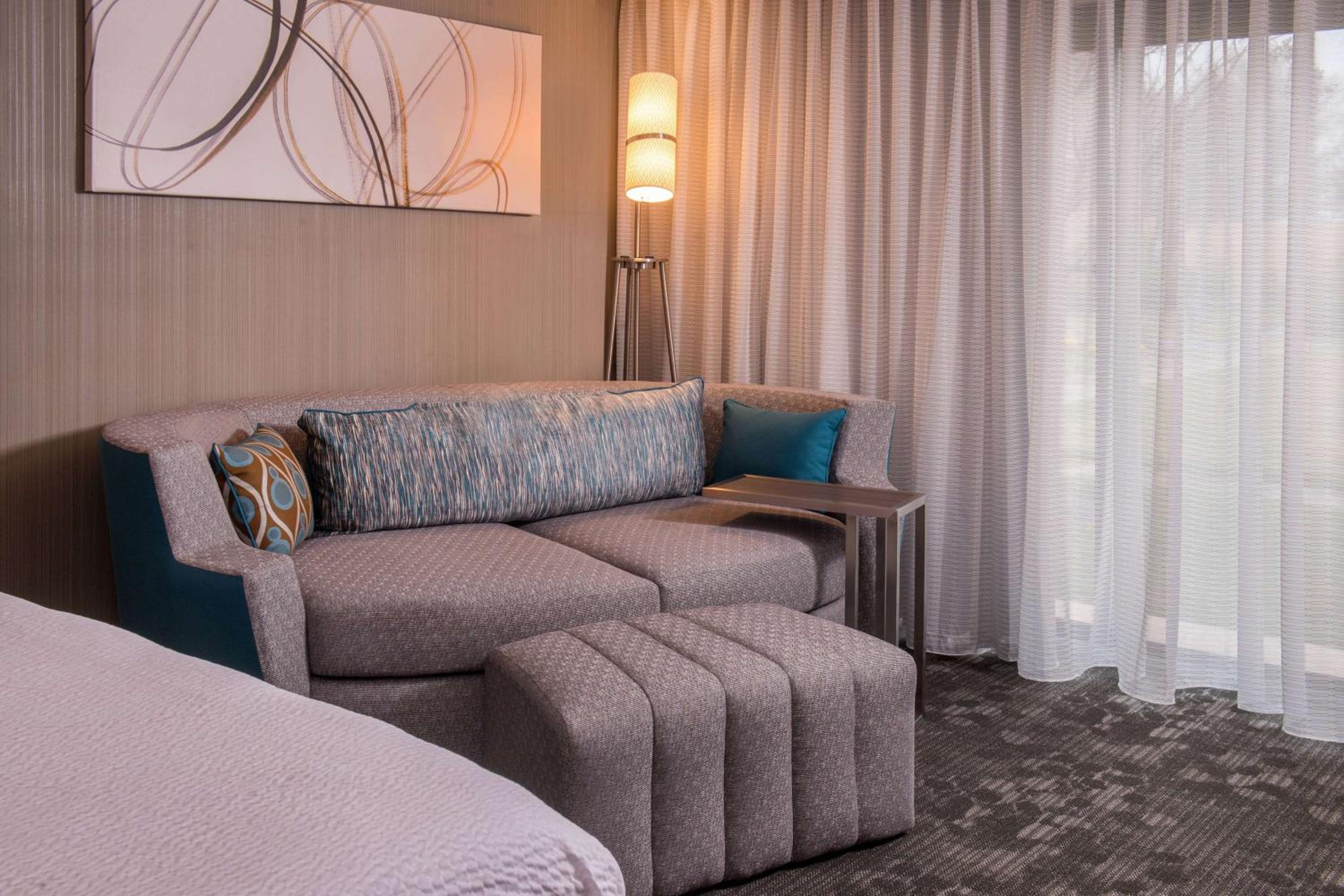 Guestroom King with Sofa Bed - Photo 3
