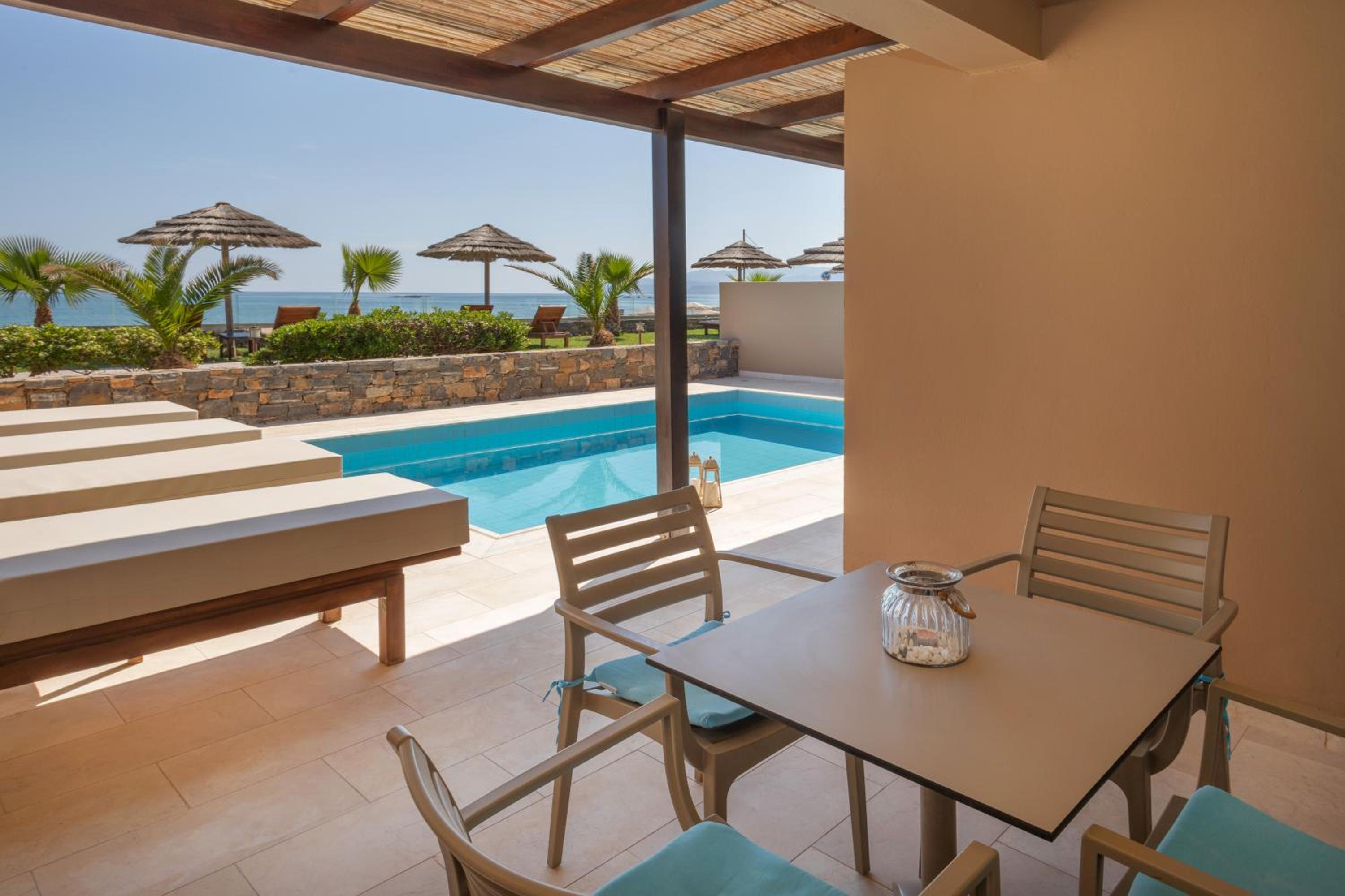 Suite with Private Pool thumbnail 5