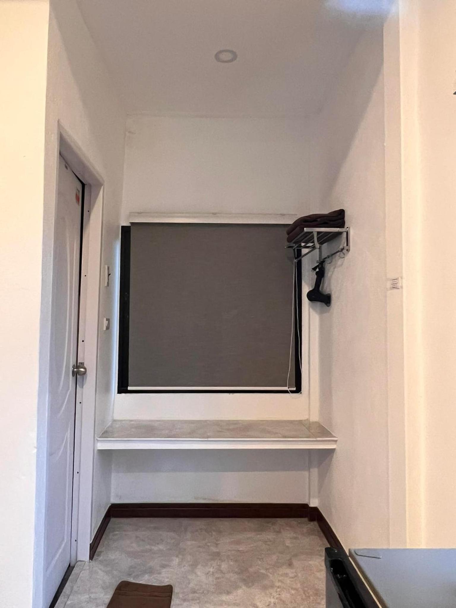Deluxe Double Room with Balcony - Photo 4
