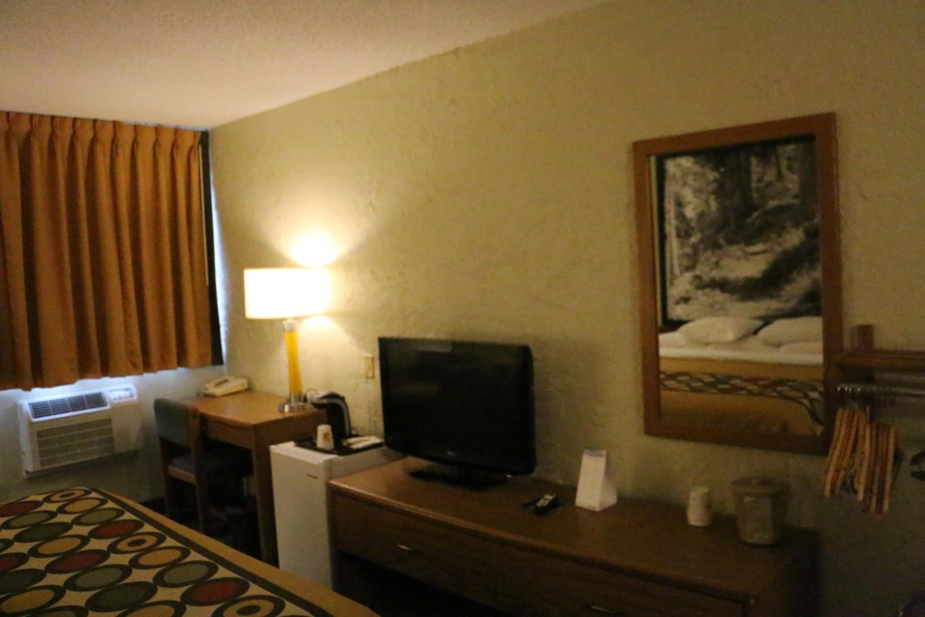 Deluxe King Suite photo 2