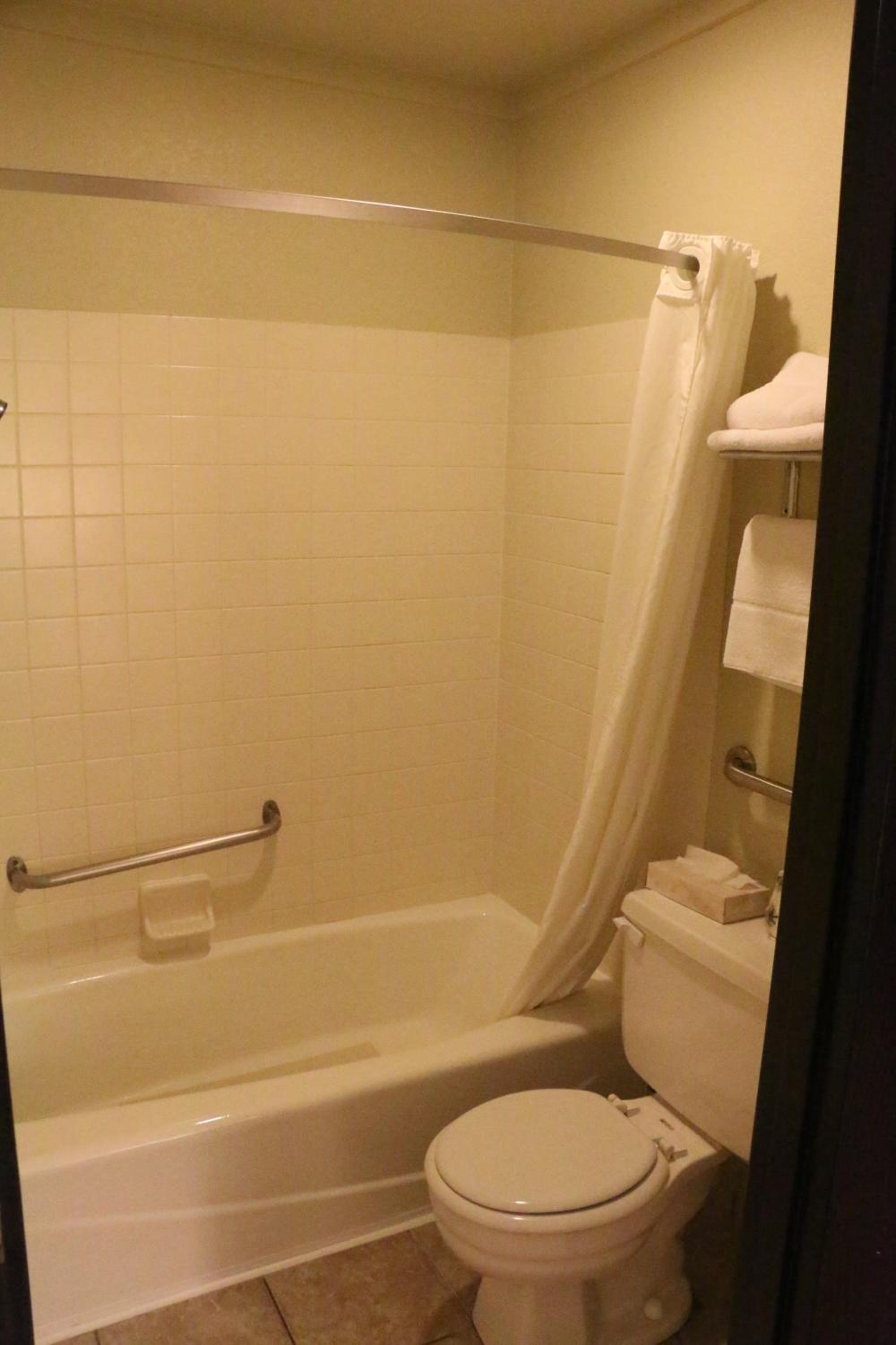 Queen Room - Non-Smoking - Photo 3