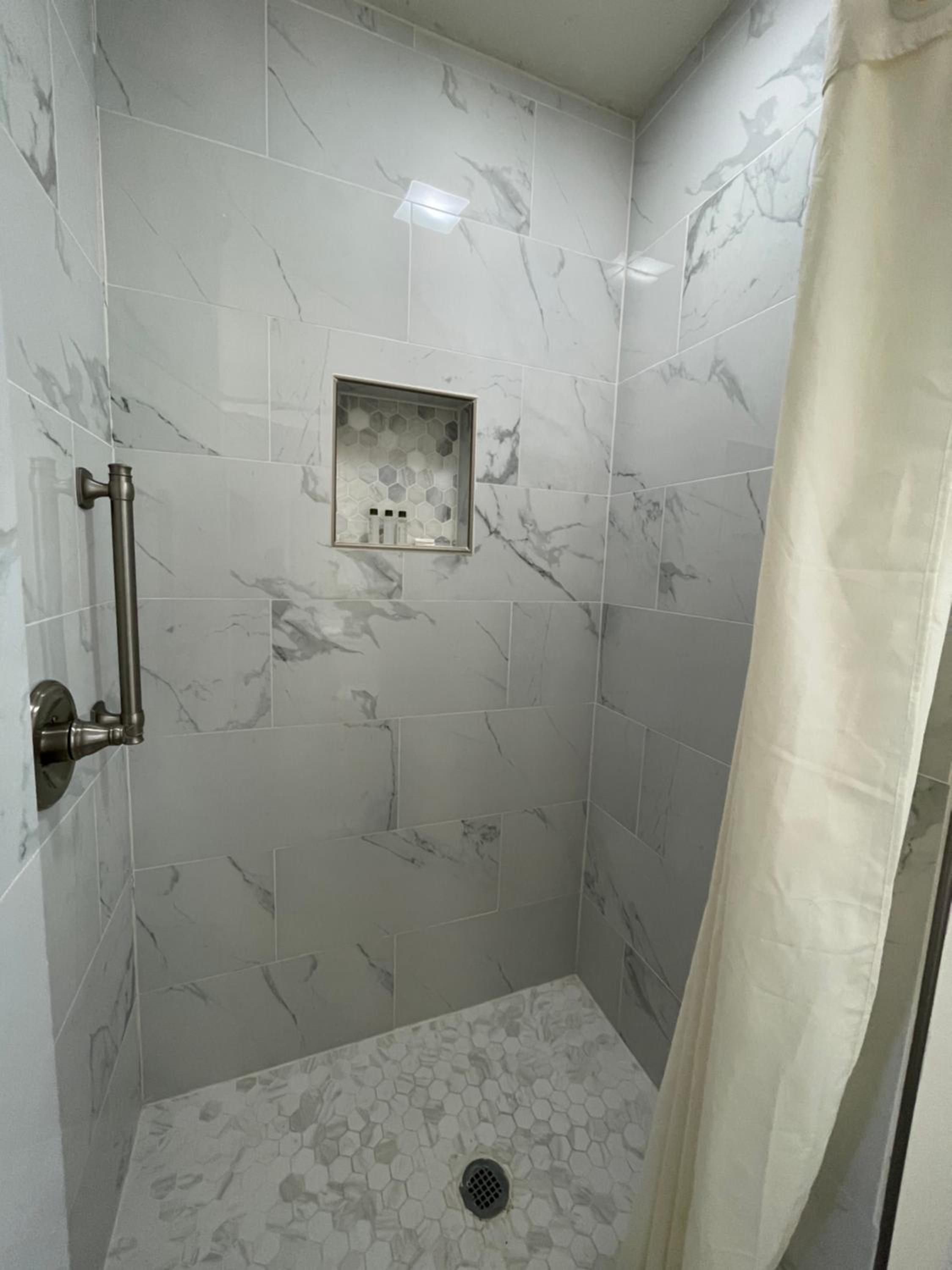 Queen Room - Photo 9