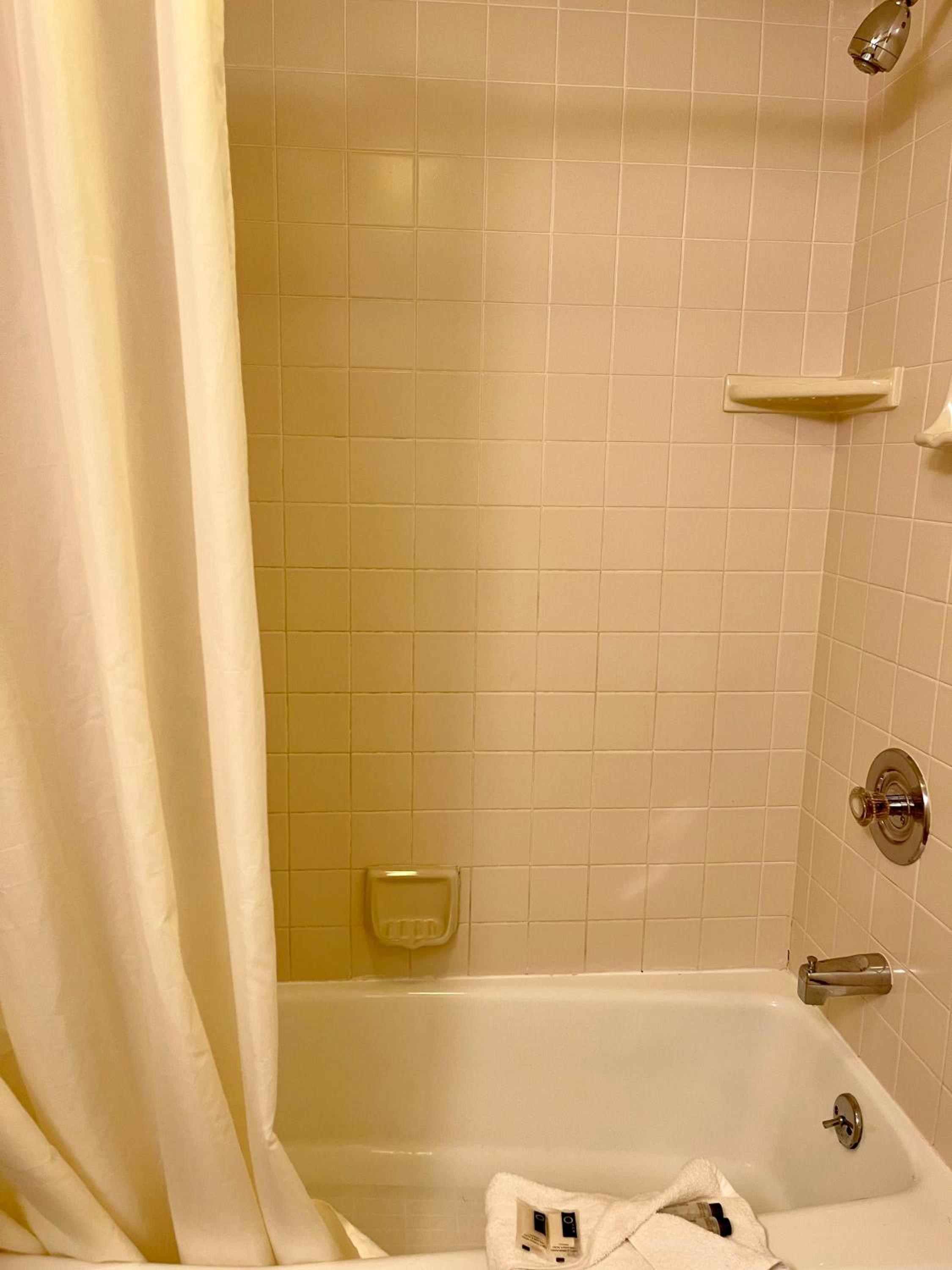 Queen Room - Photo 16