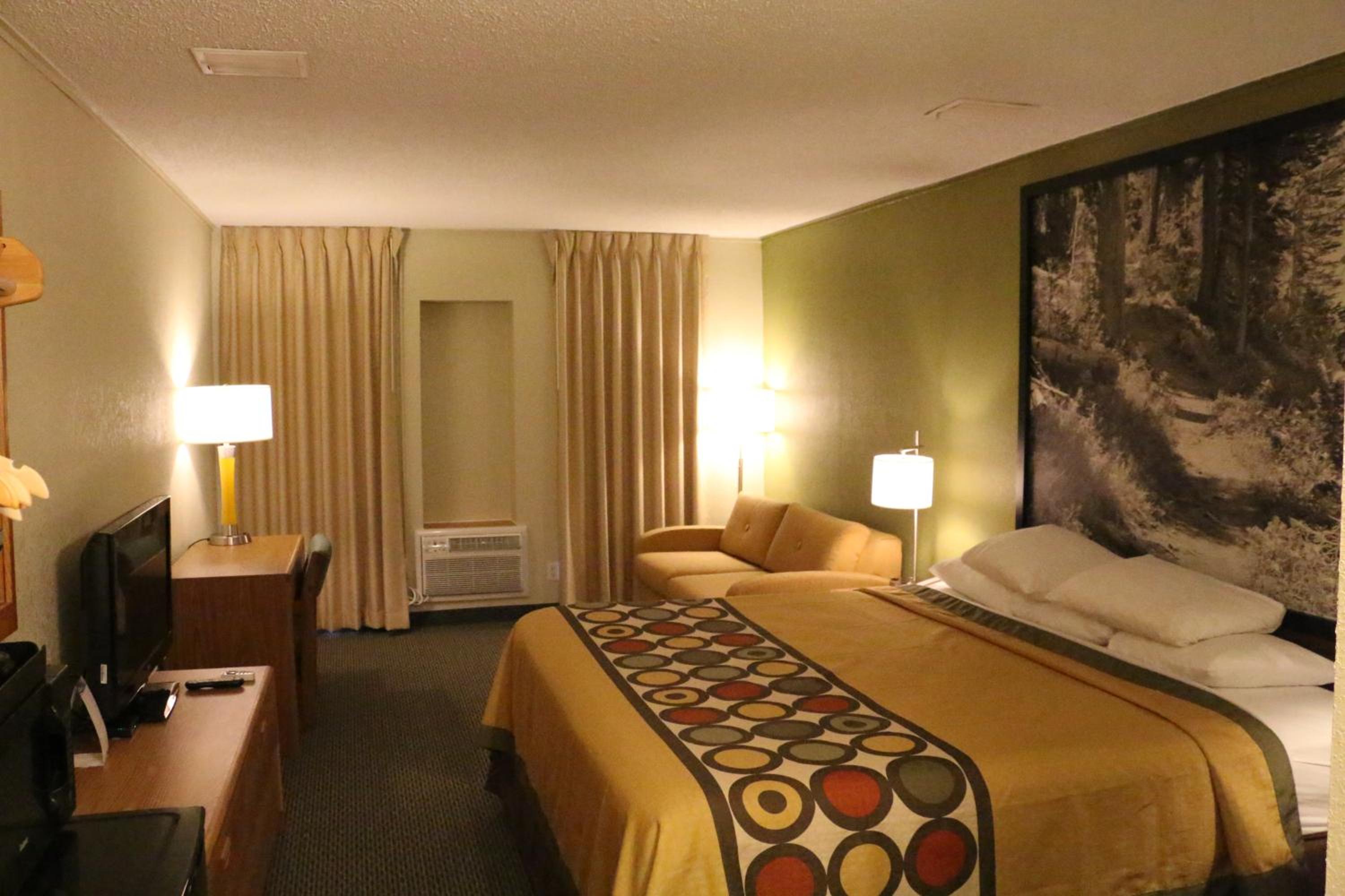 Deluxe King Suite photo 1