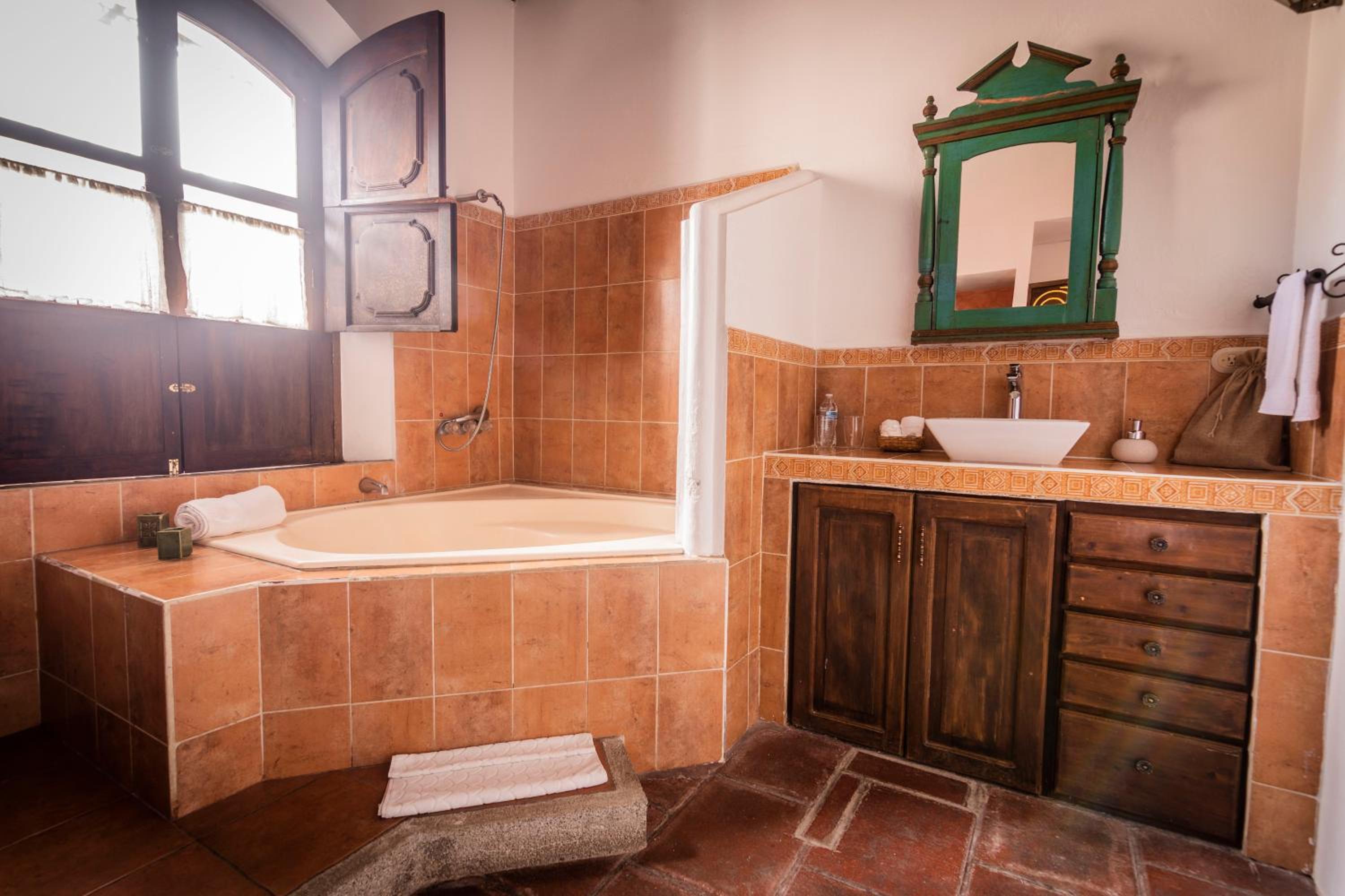 Deluxe King Suite