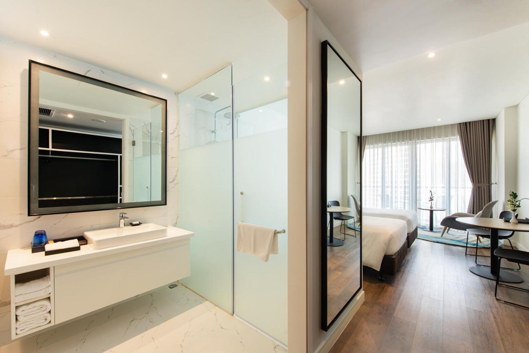 Deluxe Twin Room with City View - Non-Smoking - Photo 8