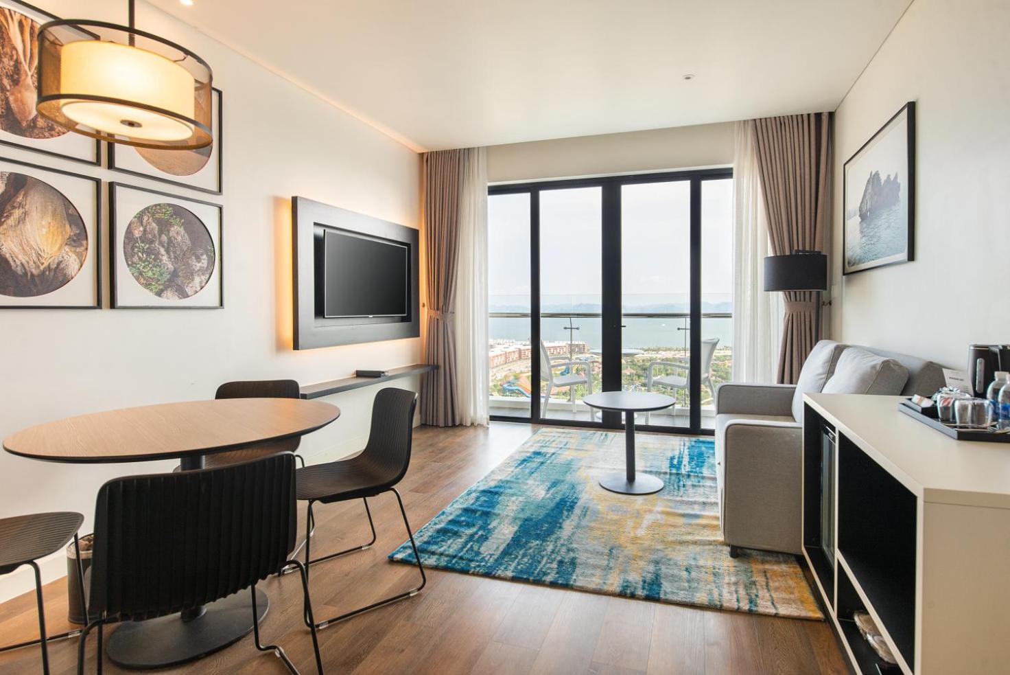 Executive King Suite - Non-Smoking - Photo 6
