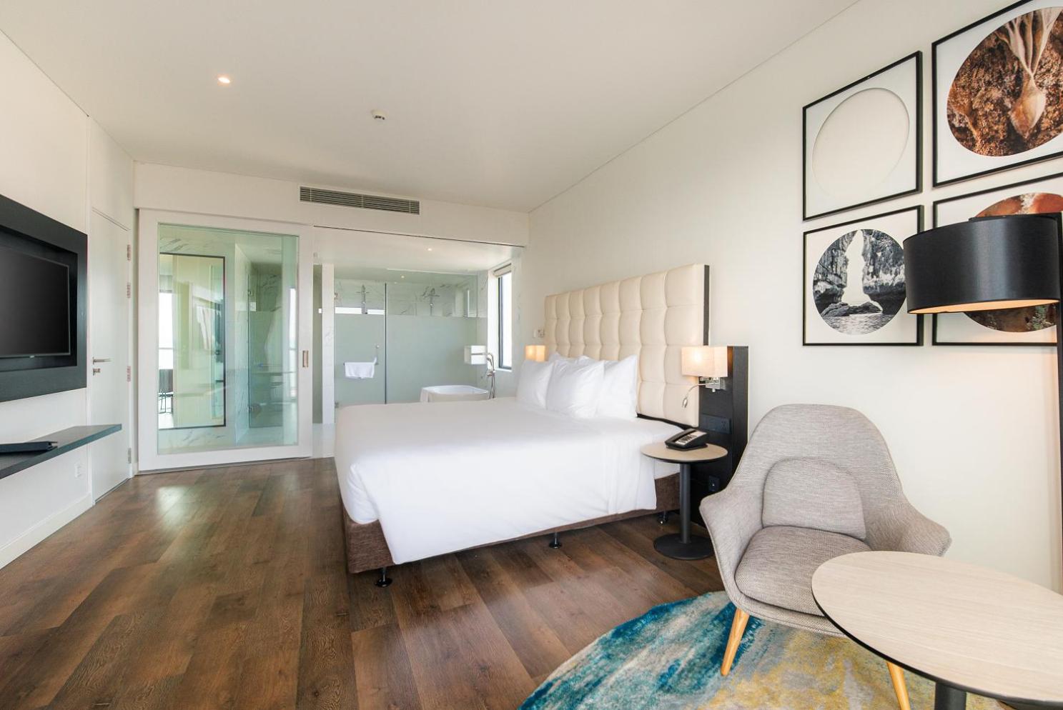 Executive King Suite - Non-Smoking - Photo 5