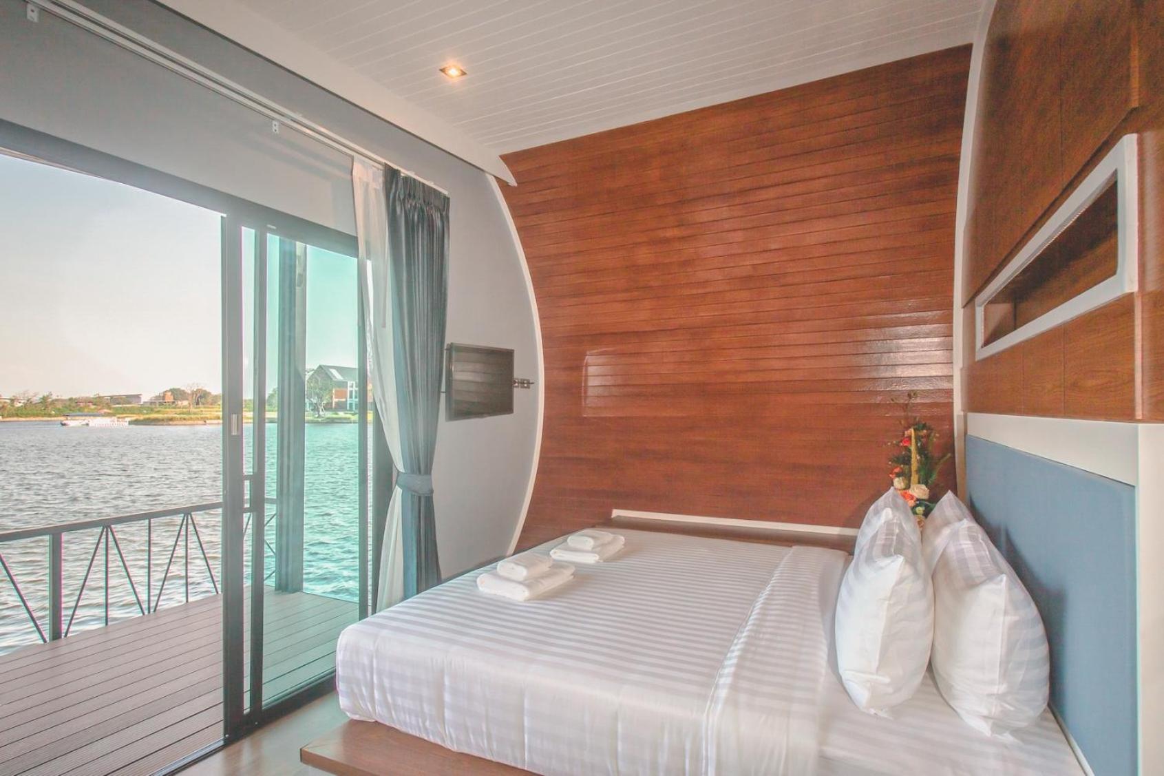 Deluxe Double or Twin Room with Lake View photo 2