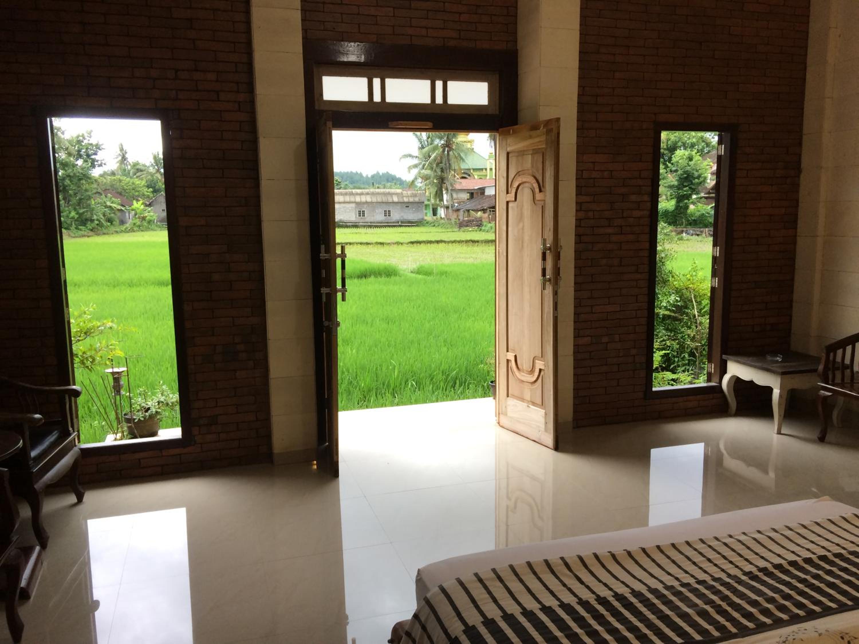 Family Room with Garden View - Photo 11
