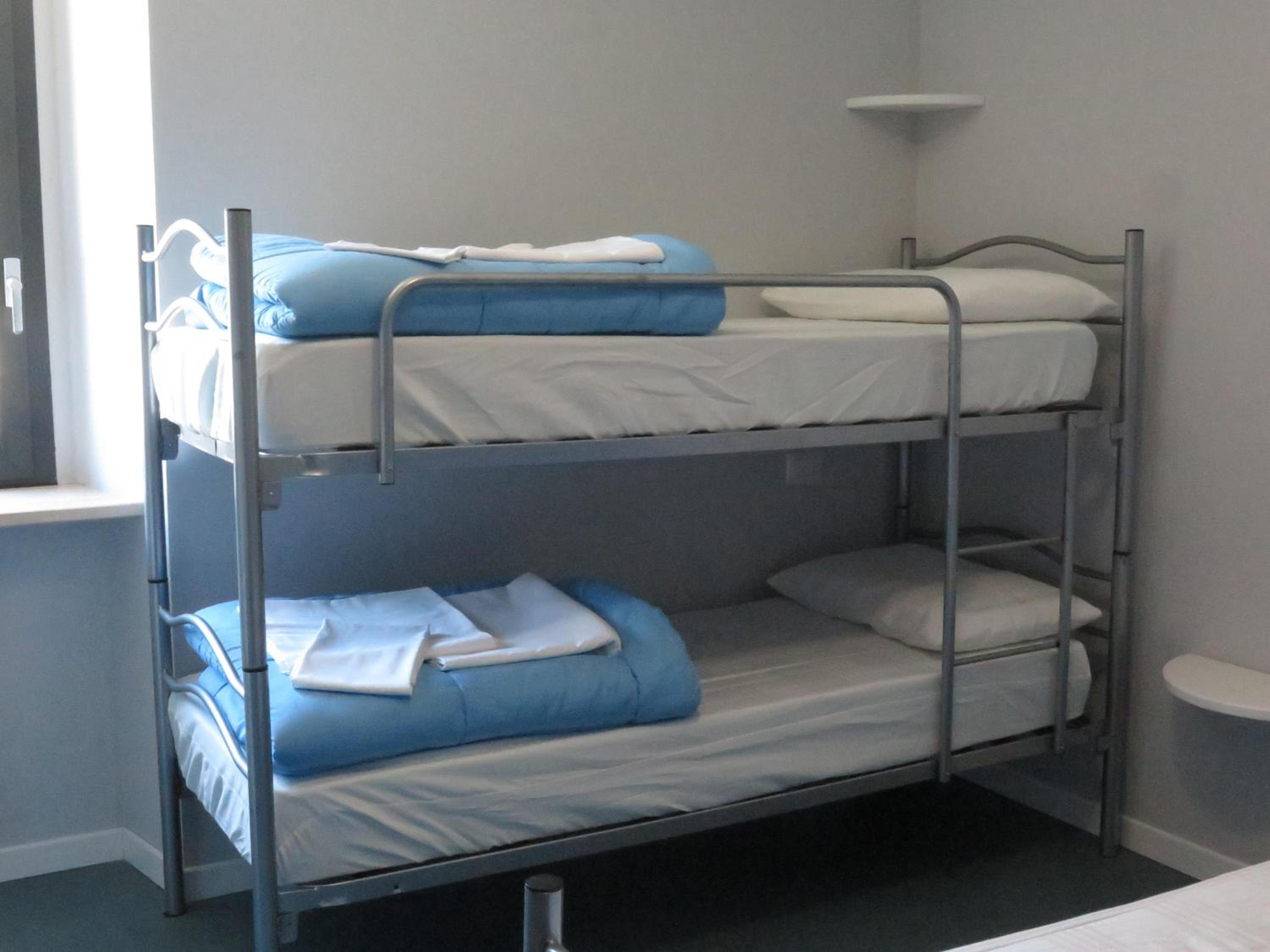 Single Bed in Mixed Dormitory Room