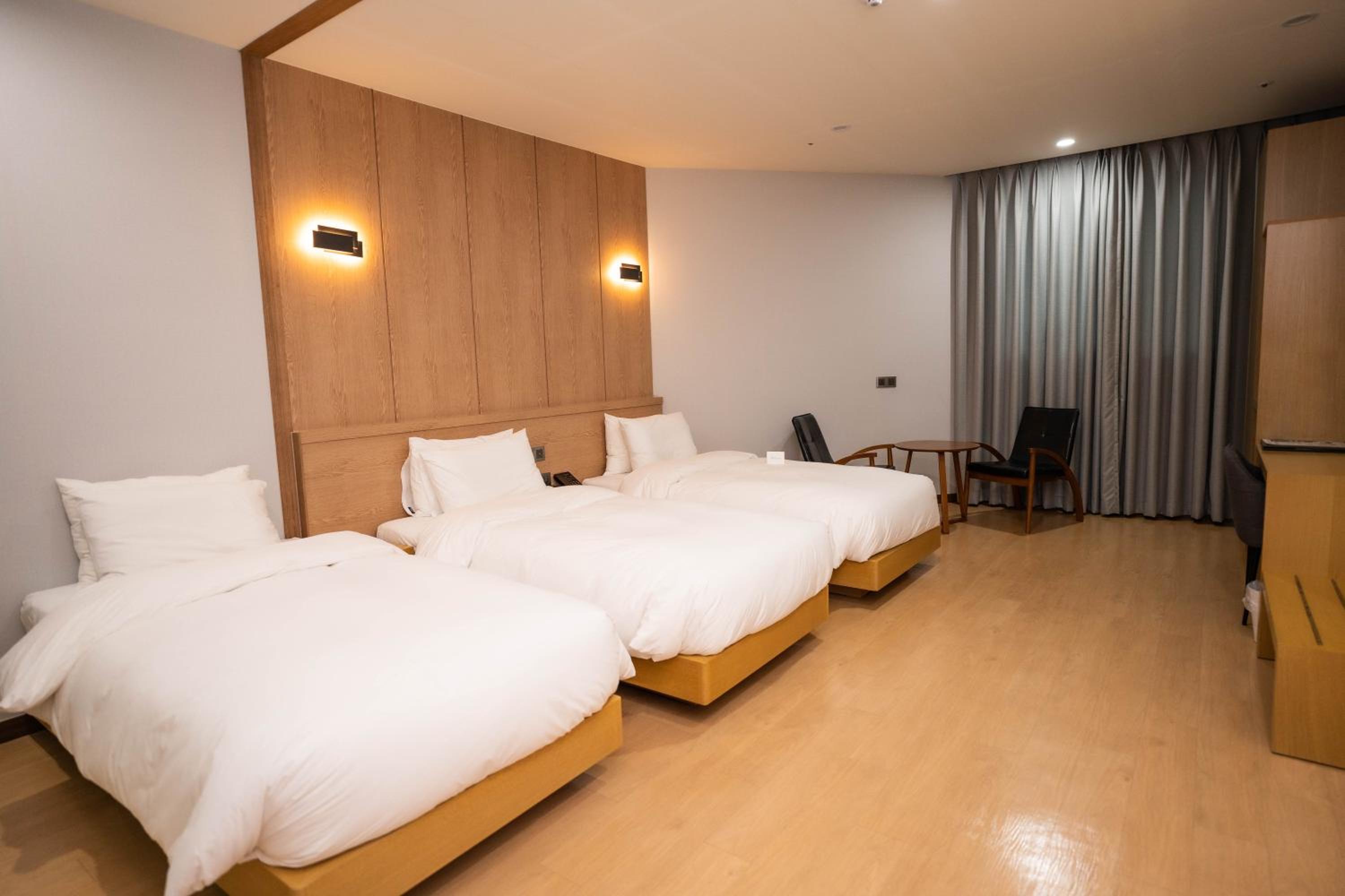Deluxe Triple Room - Photo 1