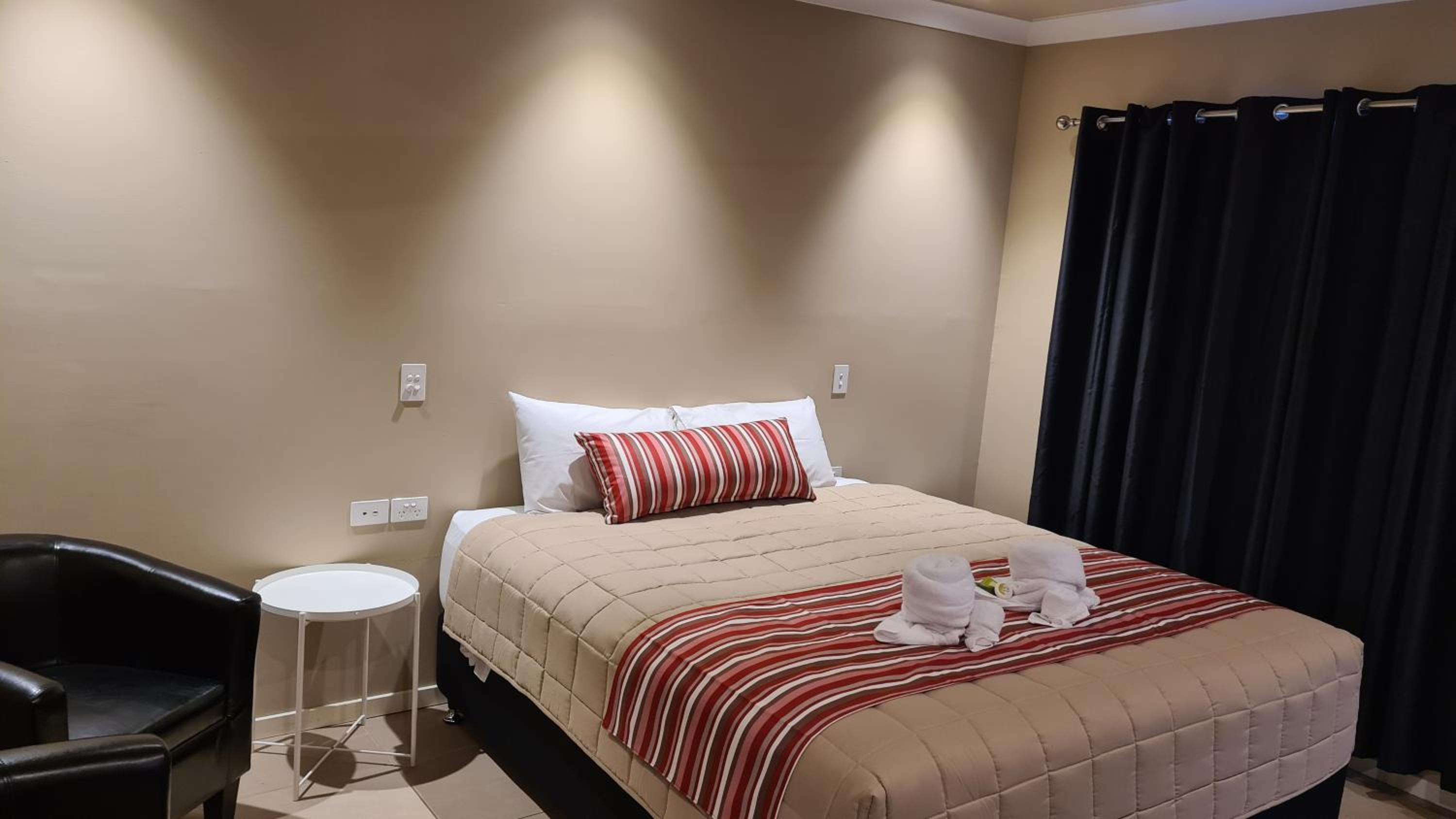 Queen Room - Photo 5