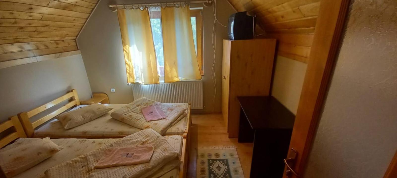 Economy Twin Room - Photo 3