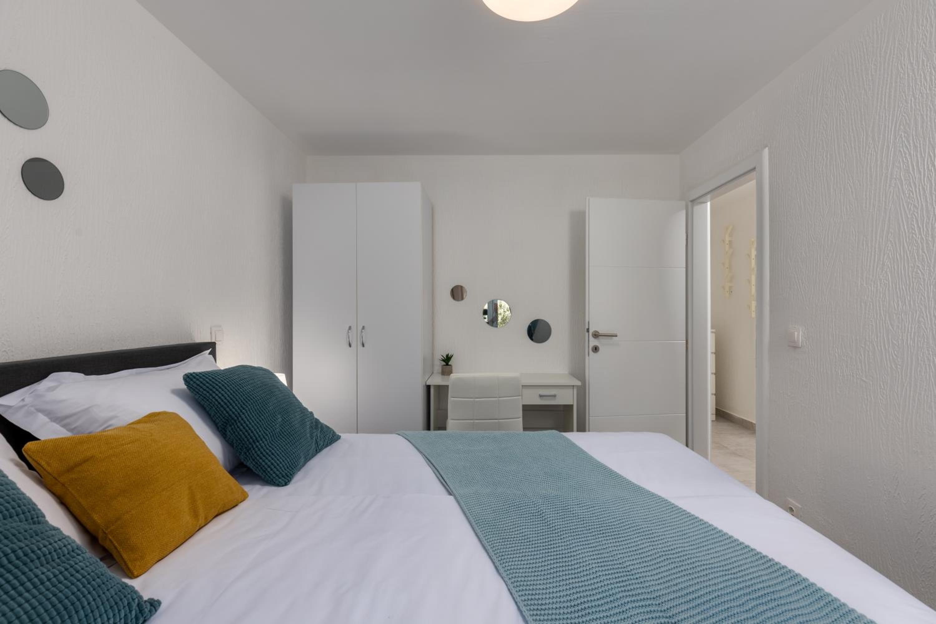 Three-Bedroom Premium Apartment - Photo 10