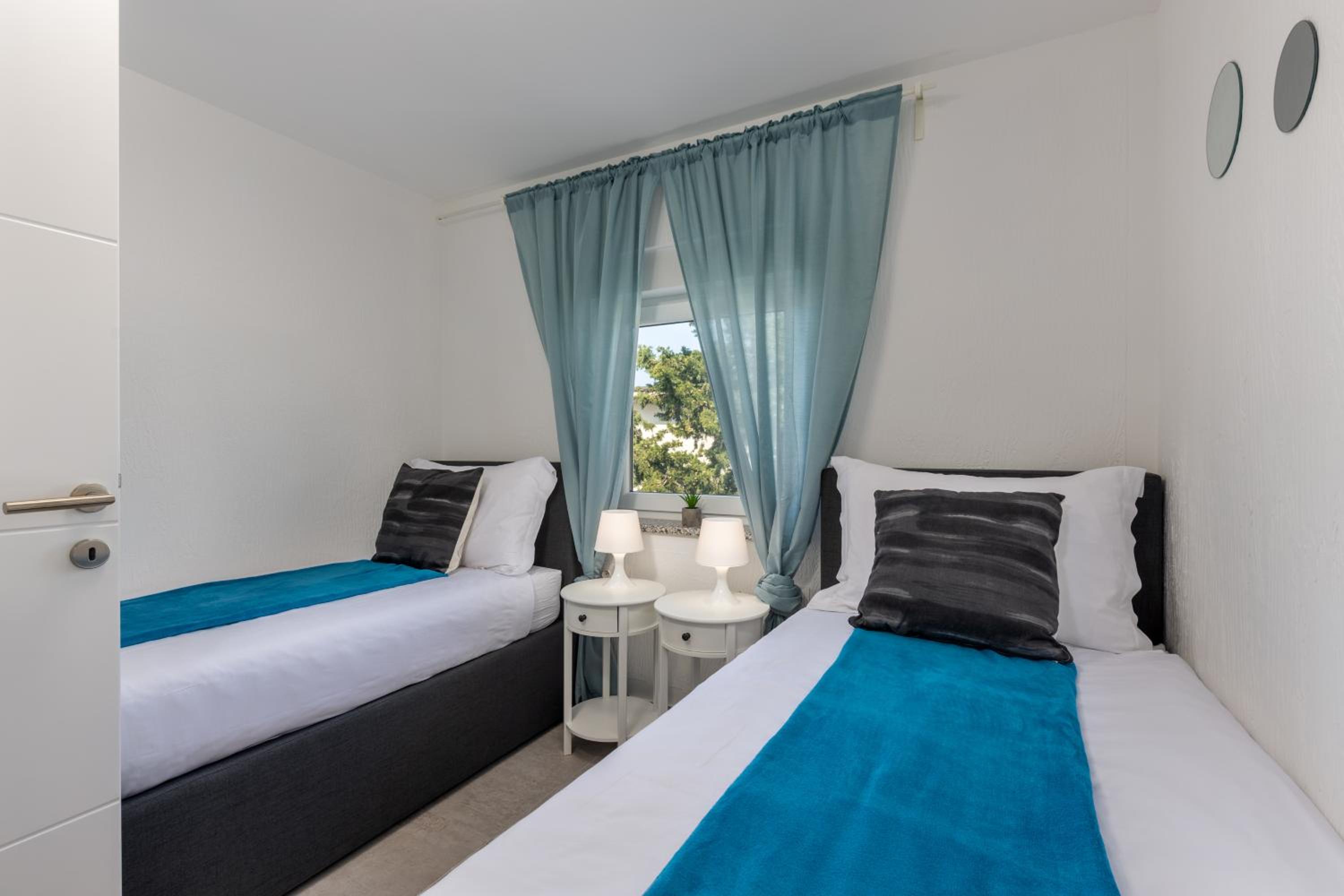 Three-Bedroom Premium Apartment - Photo 18