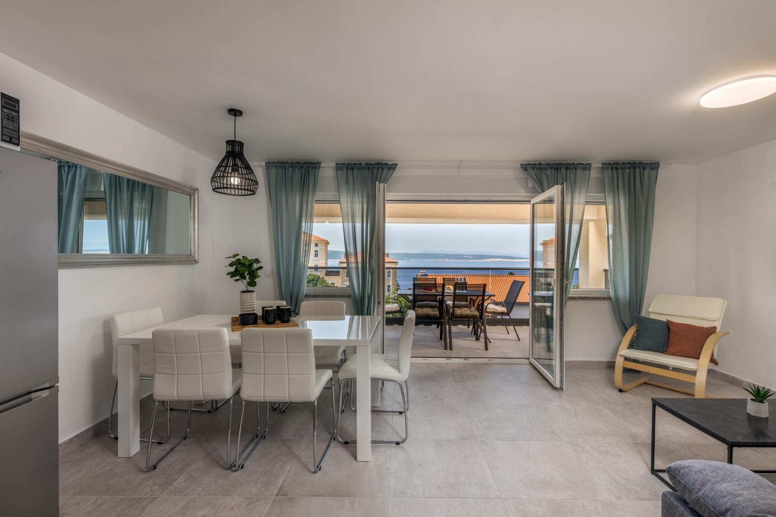 Three-Bedroom Premium Apartment - Photo 20