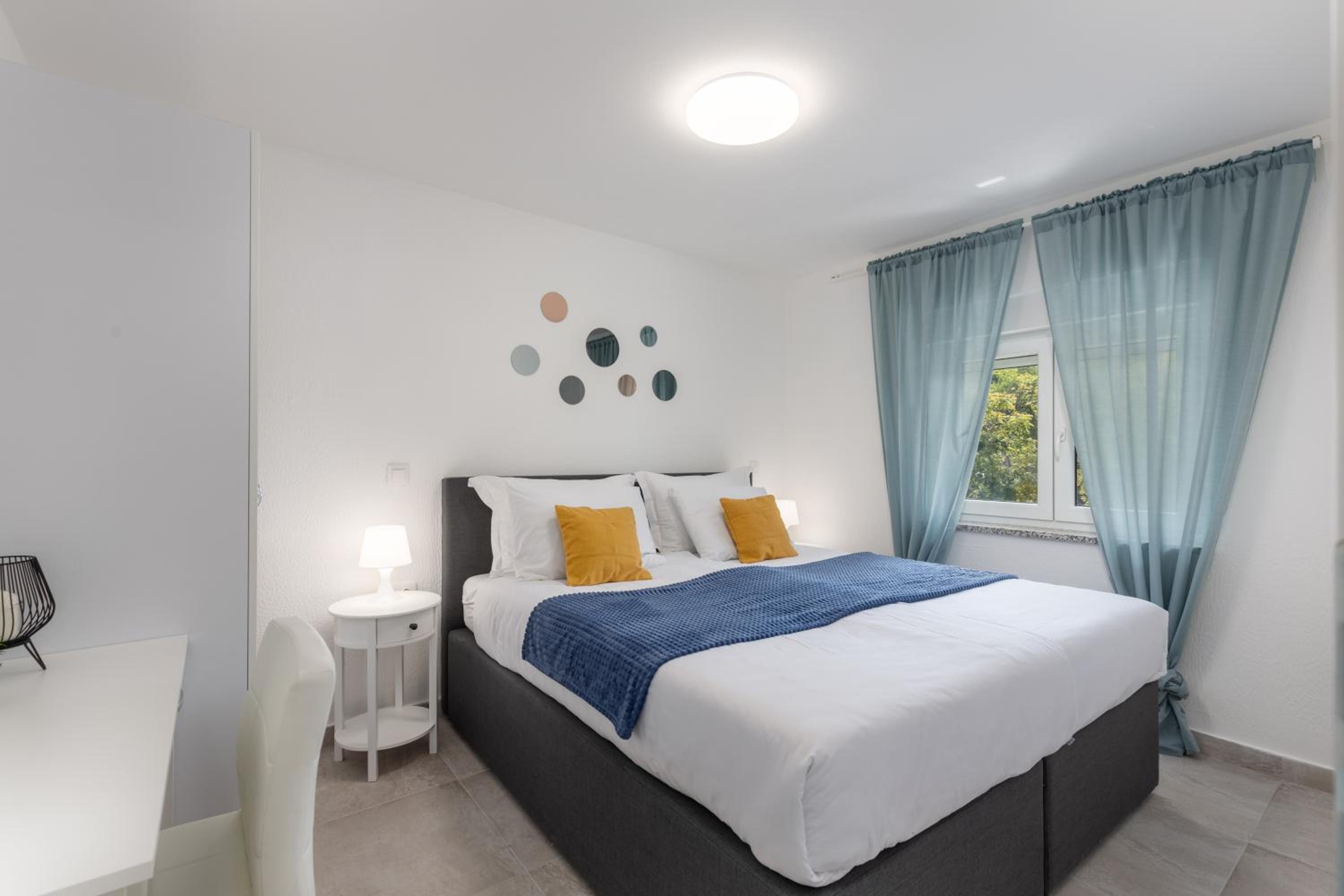 Three-Bedroom Premium Apartment - Photo 21