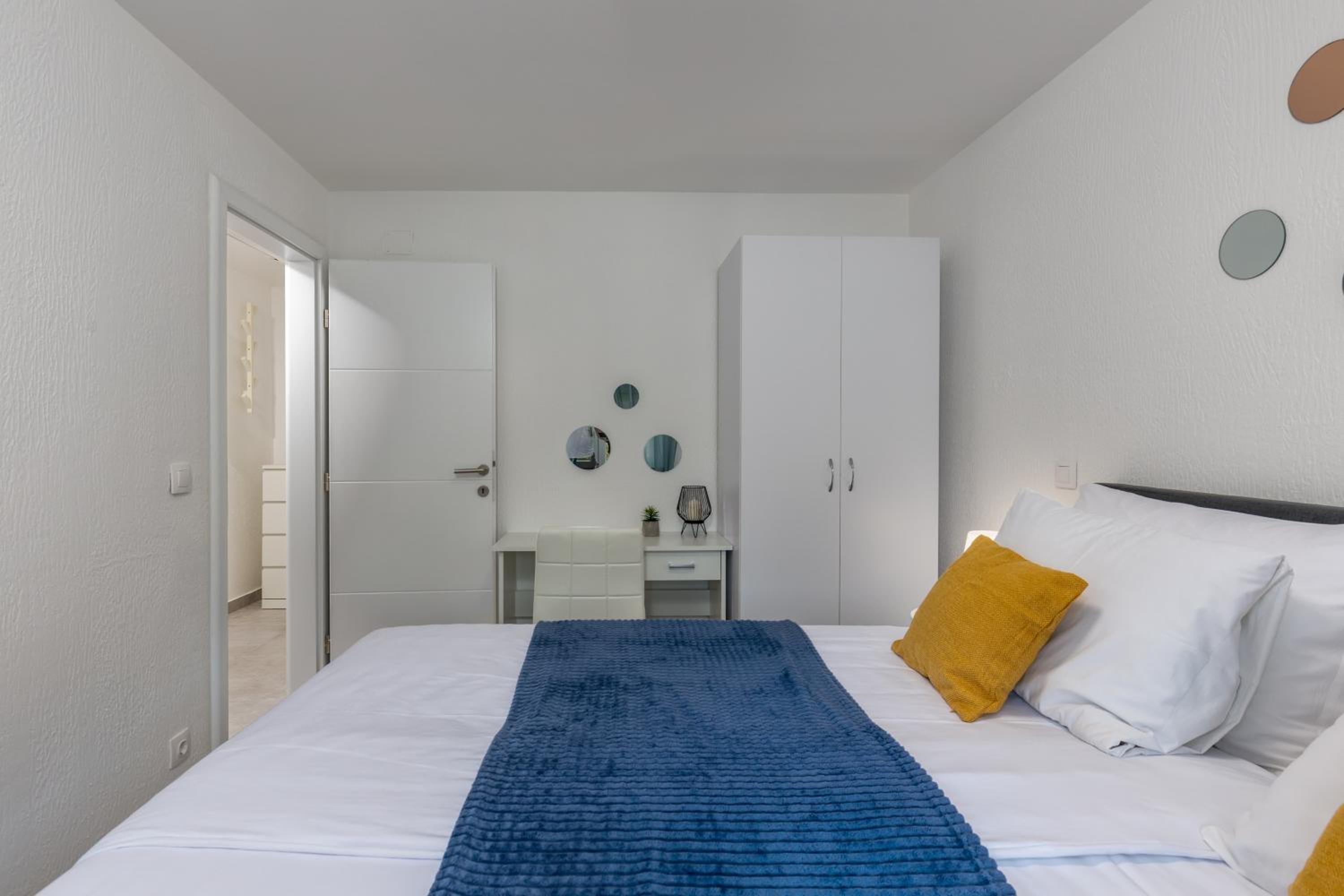 Three-Bedroom Premium Apartment - Photo 2