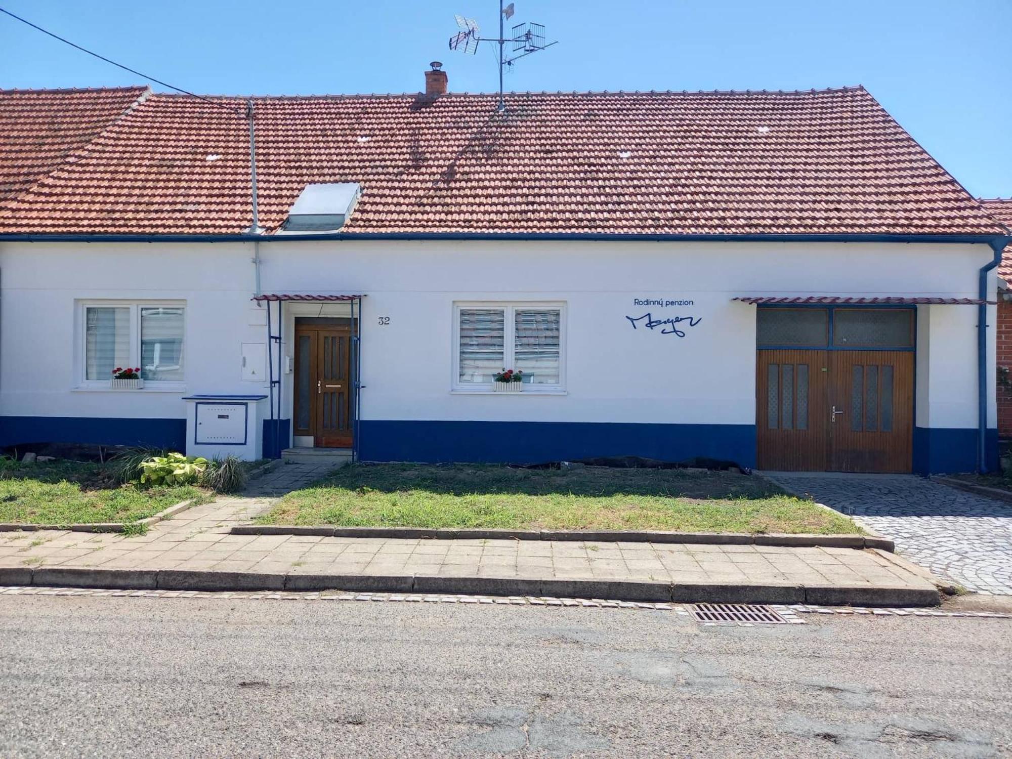 Three-Bedroom House photo 3