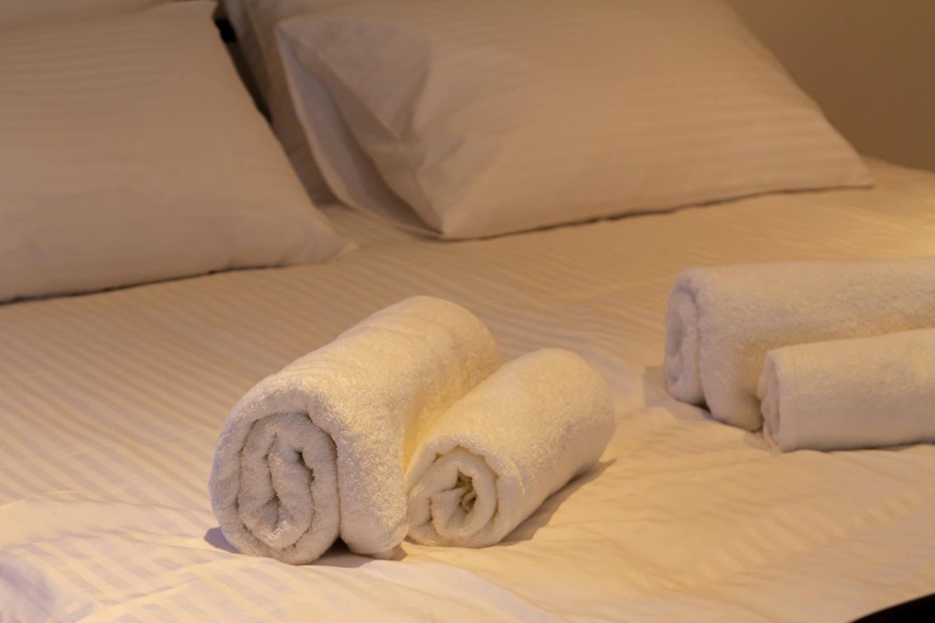 Large Double Room - Photo 6