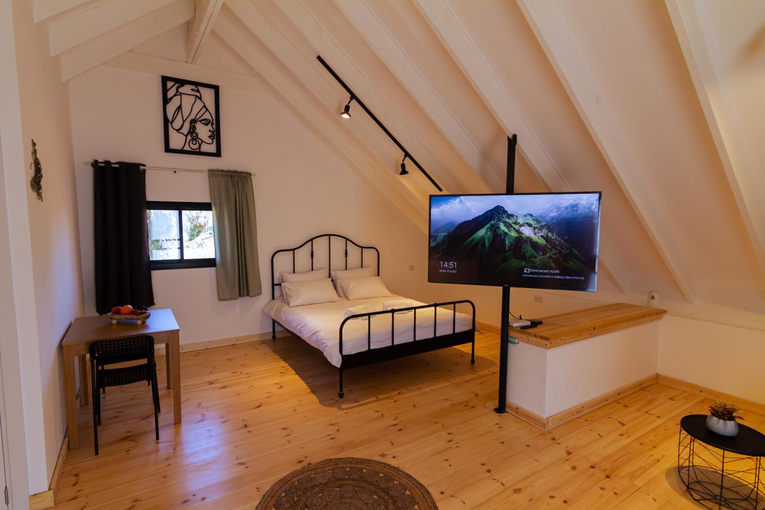 Large Double Room - Photo 1