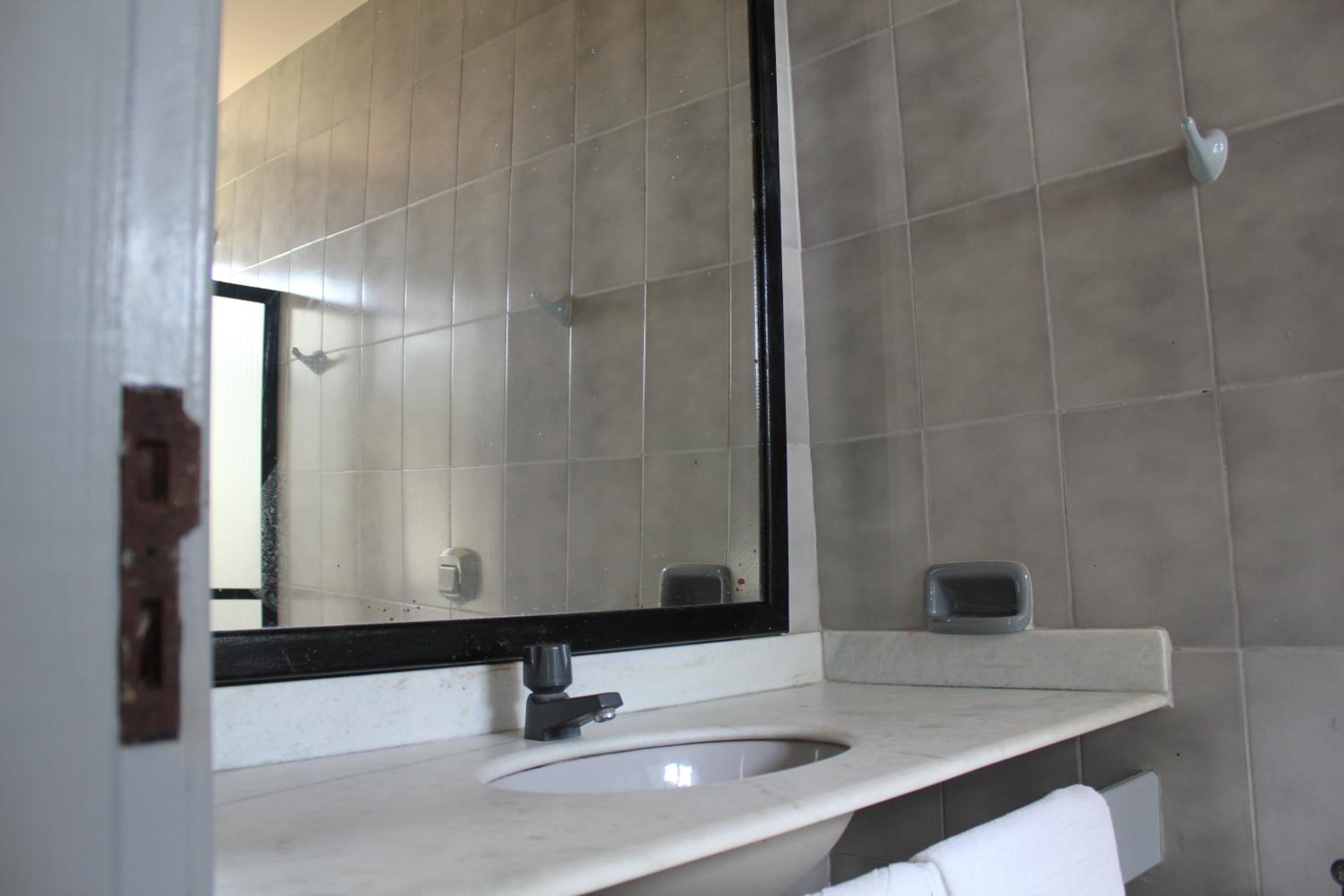 Deluxe Double or Twin Room - Photo 5