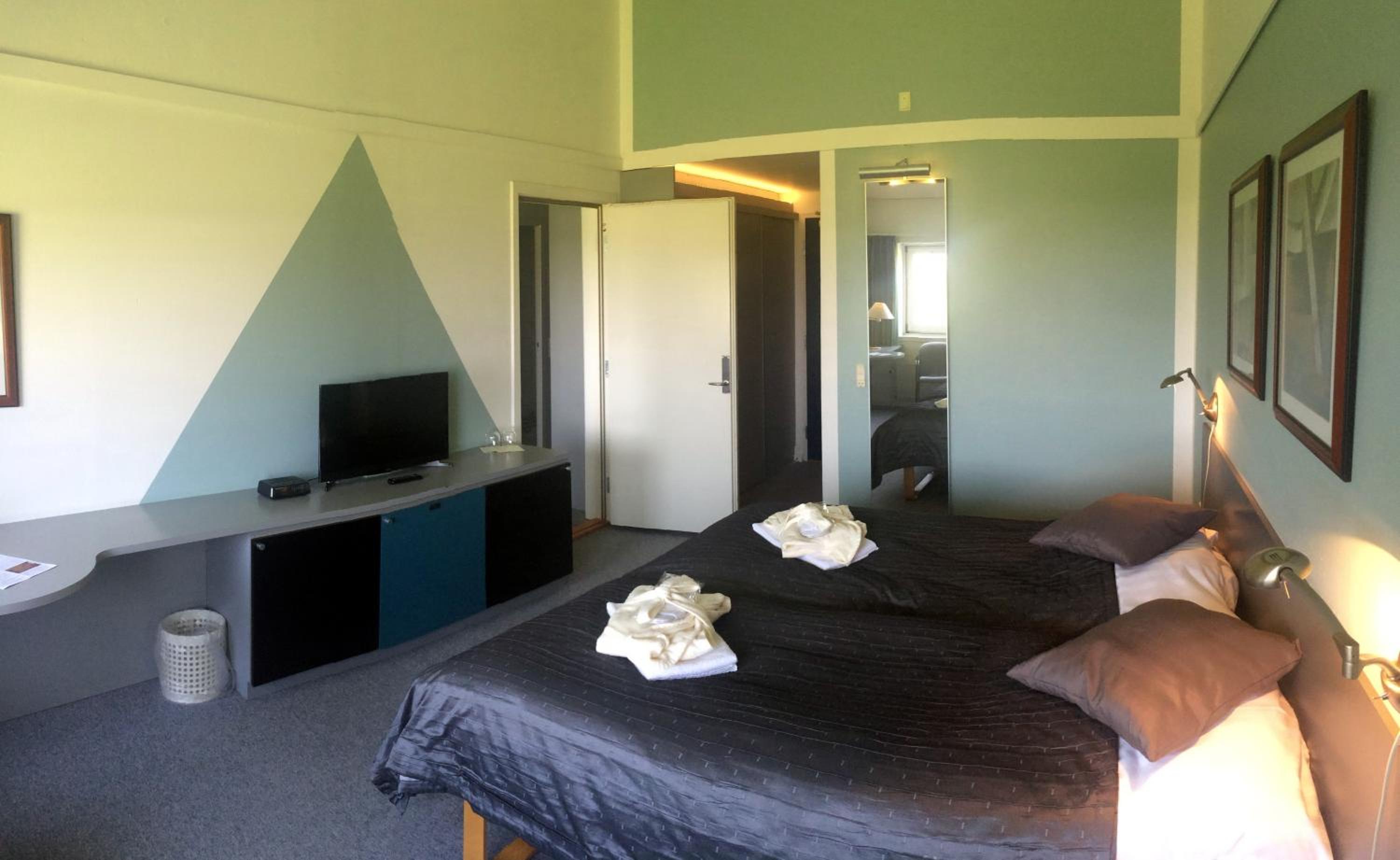 Twin room with Fjord View - Photo 4