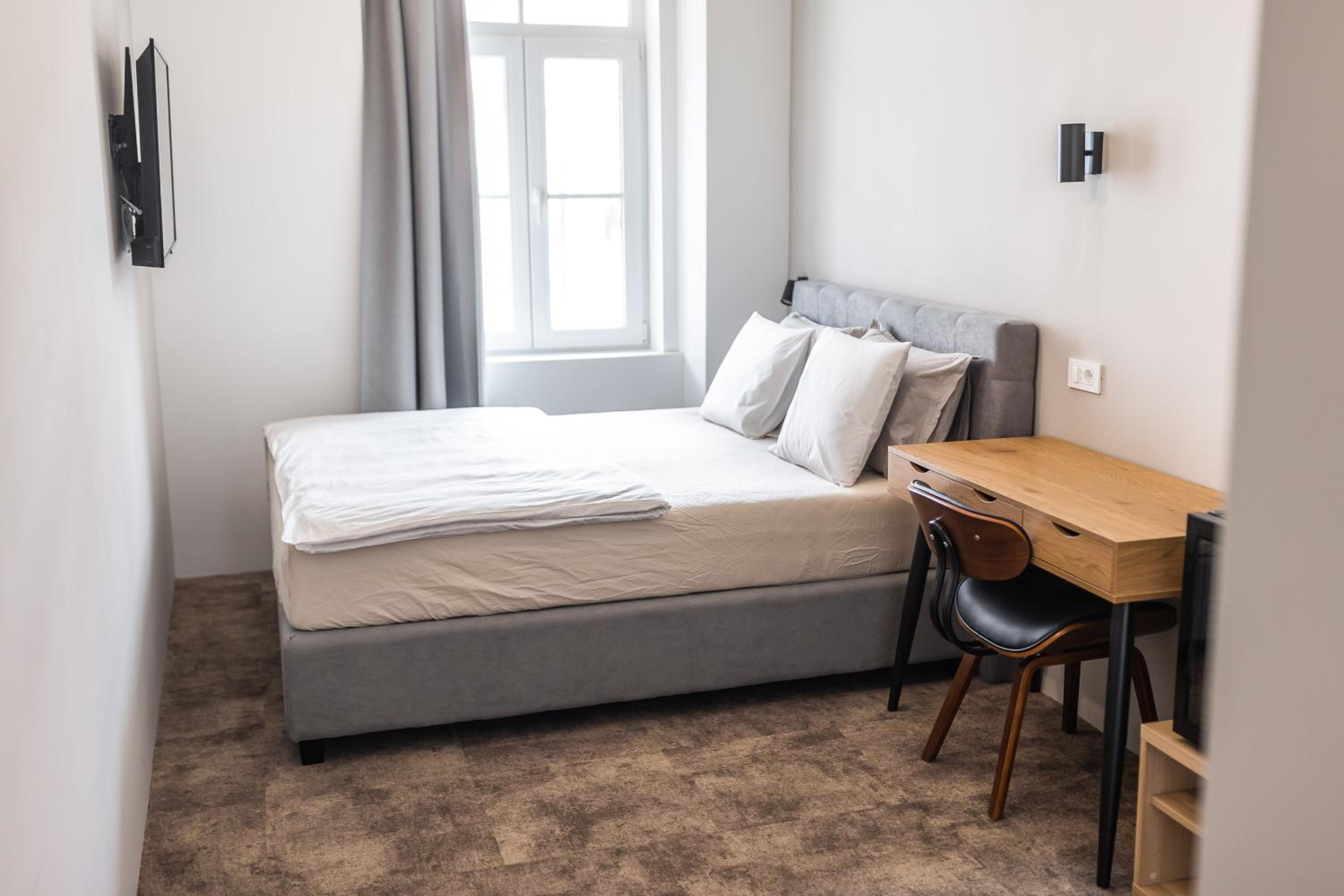 Economy Double Room - Photo 7