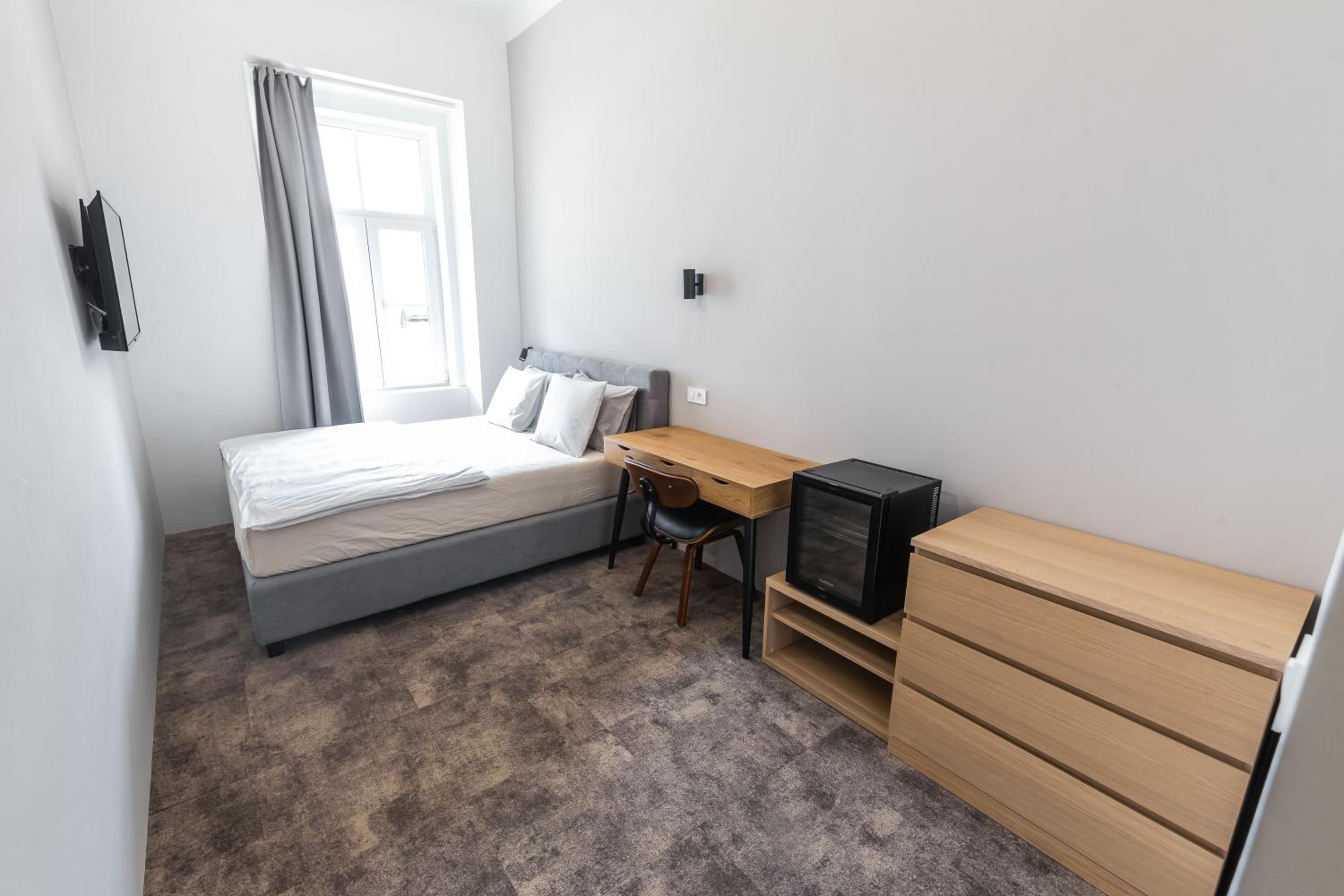 Economy Double Room - Photo 8