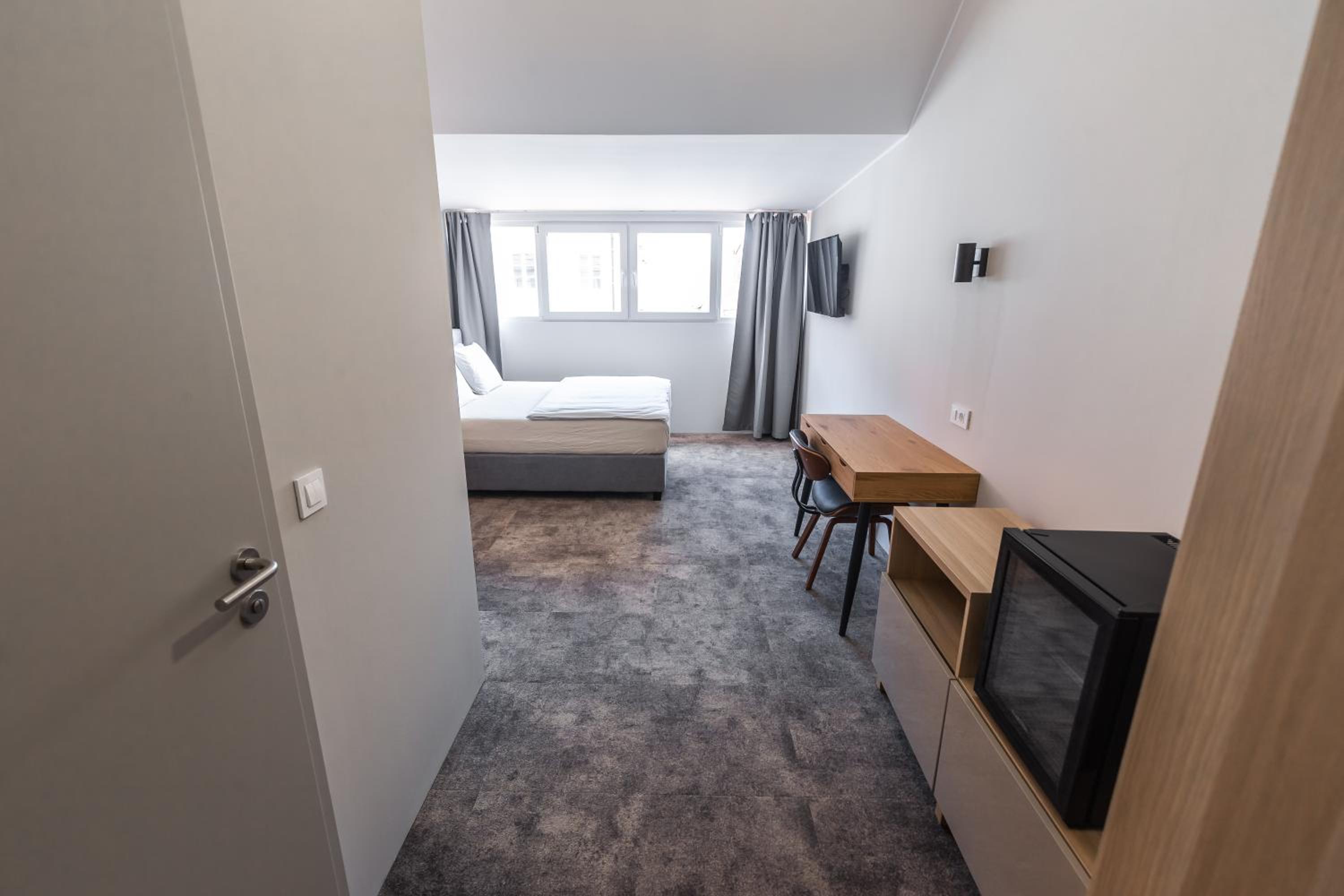 Double Room with Extra Bed - Photo 11