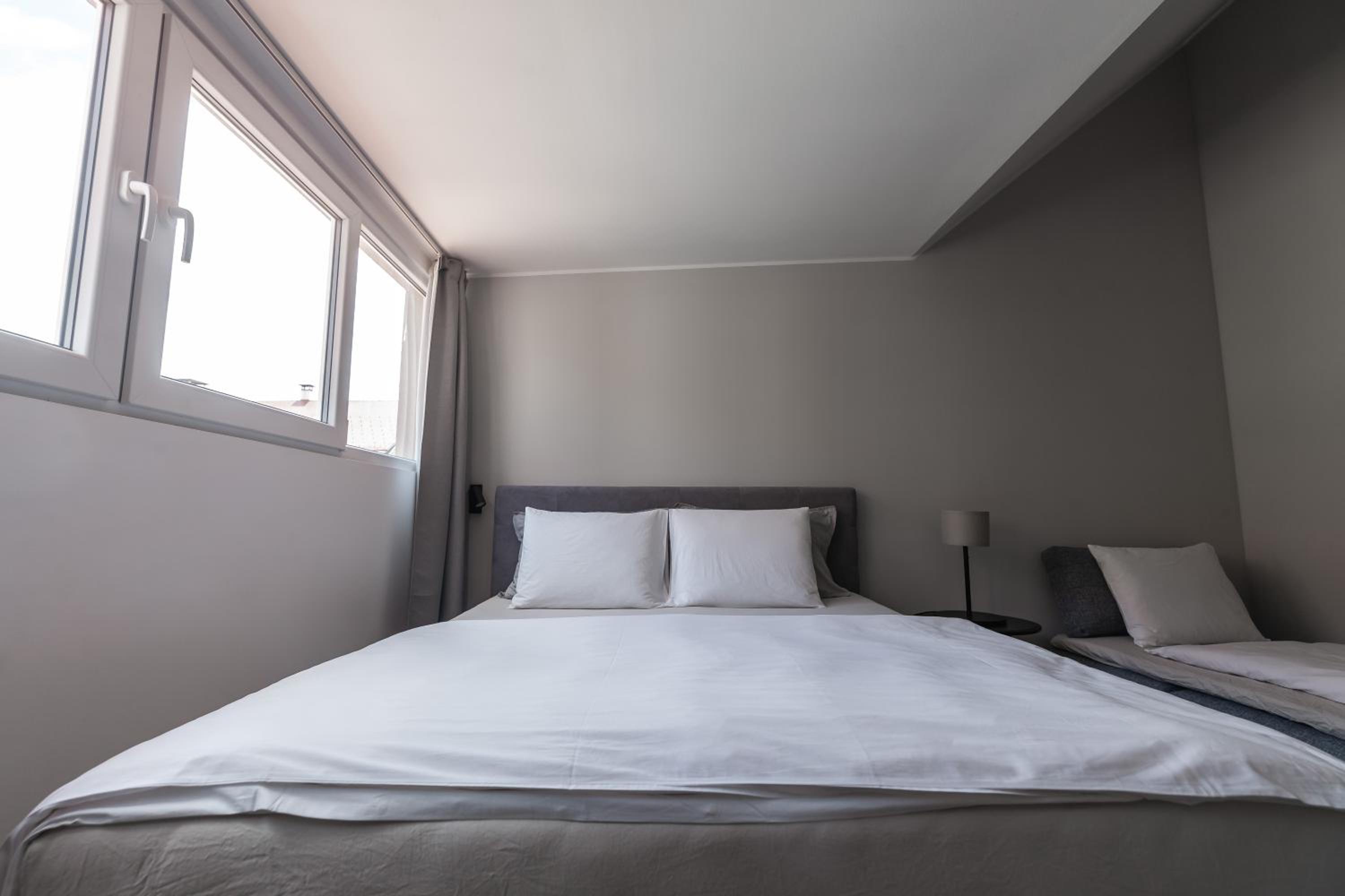 Double Room with Extra Bed - Photo 12