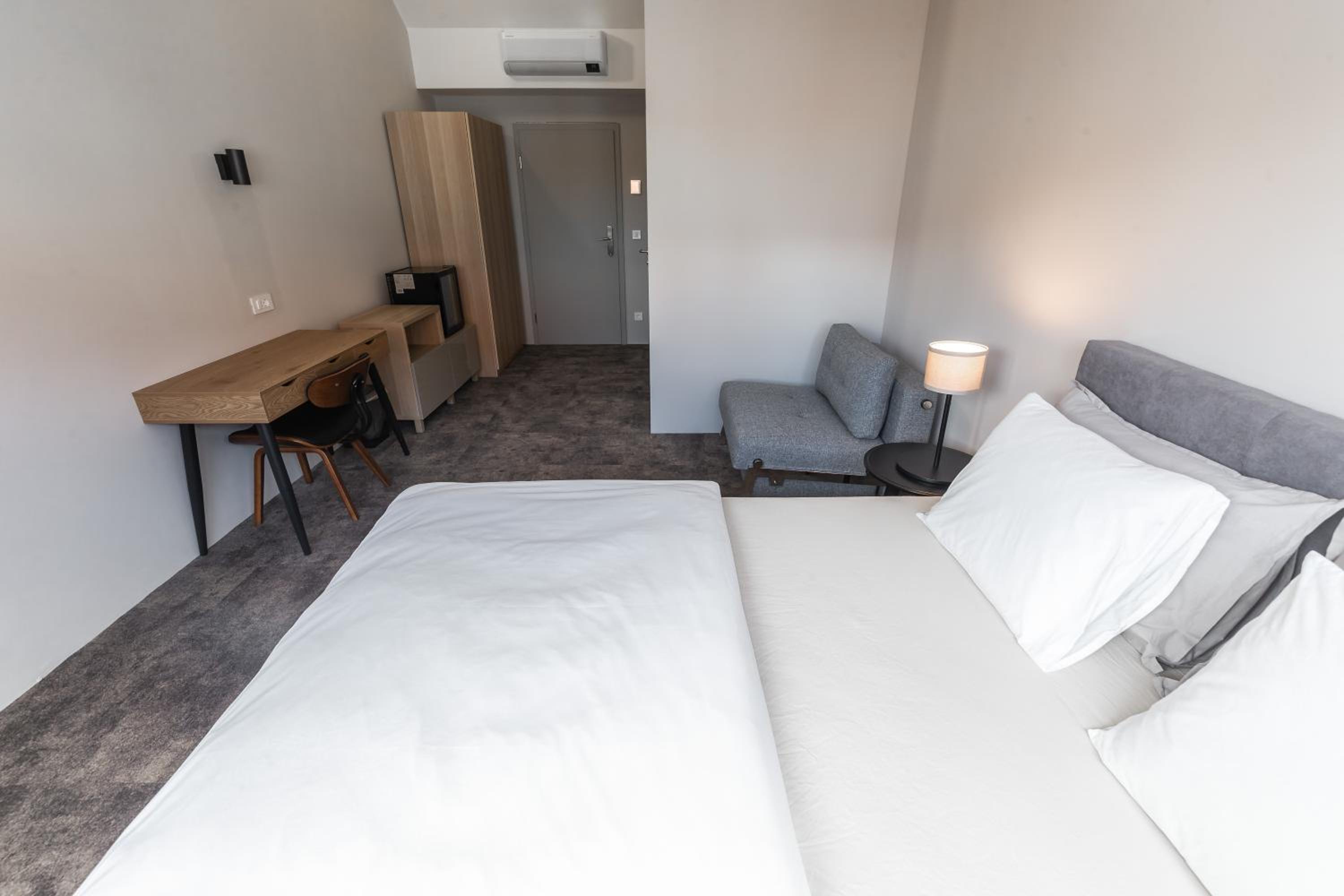Double Room with Extra Bed - Photo 13