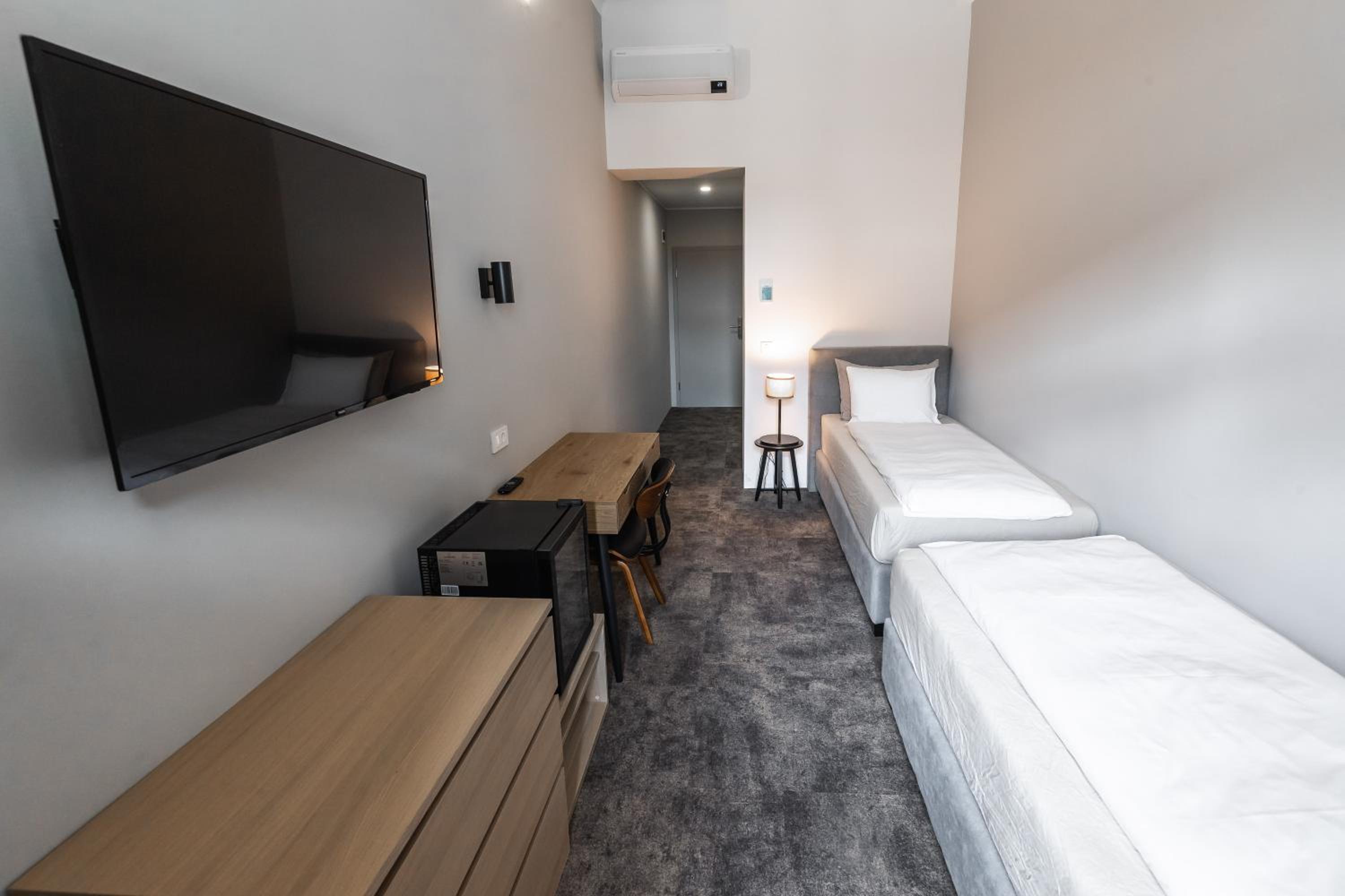 Economy Twin Room - Photo 1