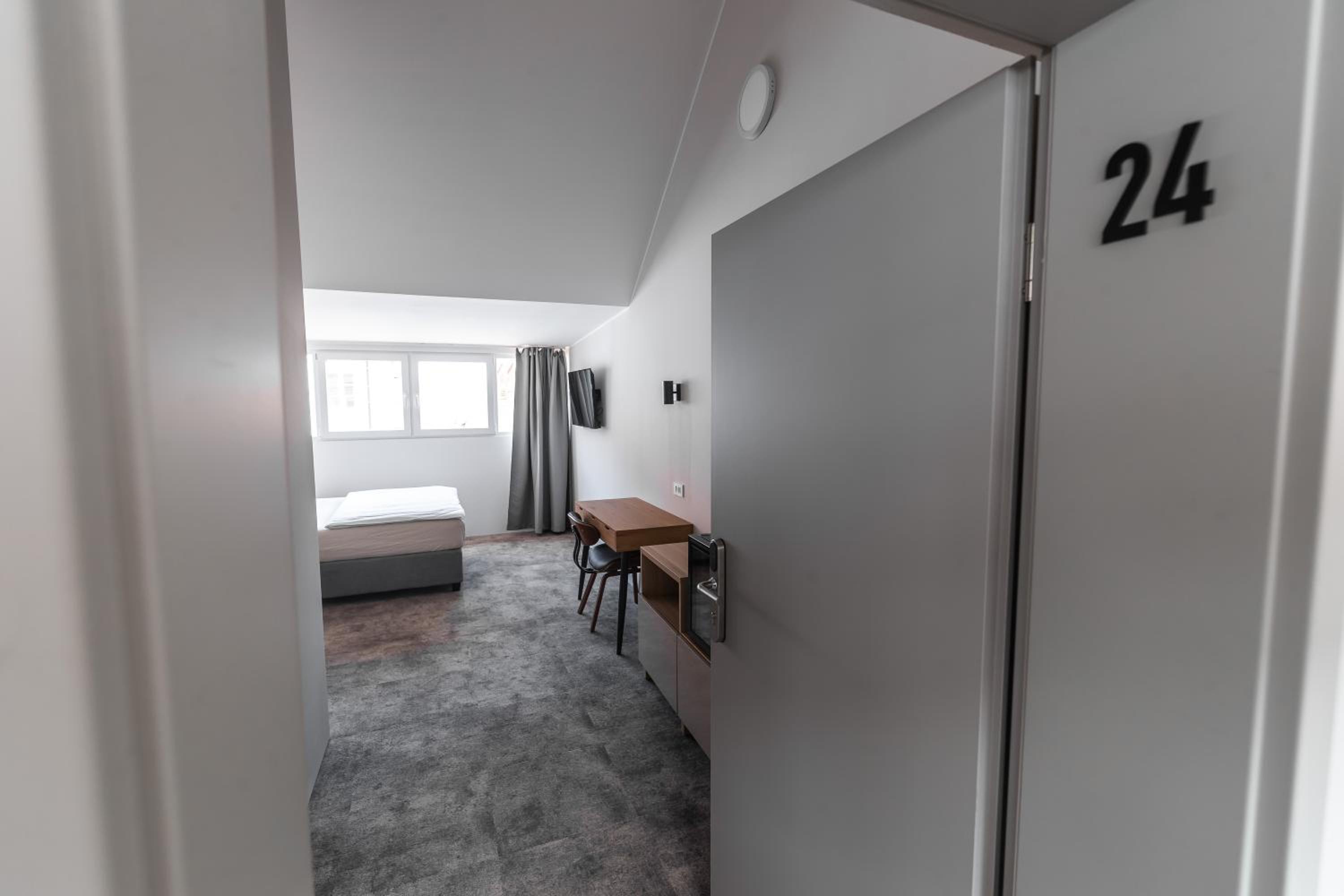 Double Room with Extra Bed - Photo 15