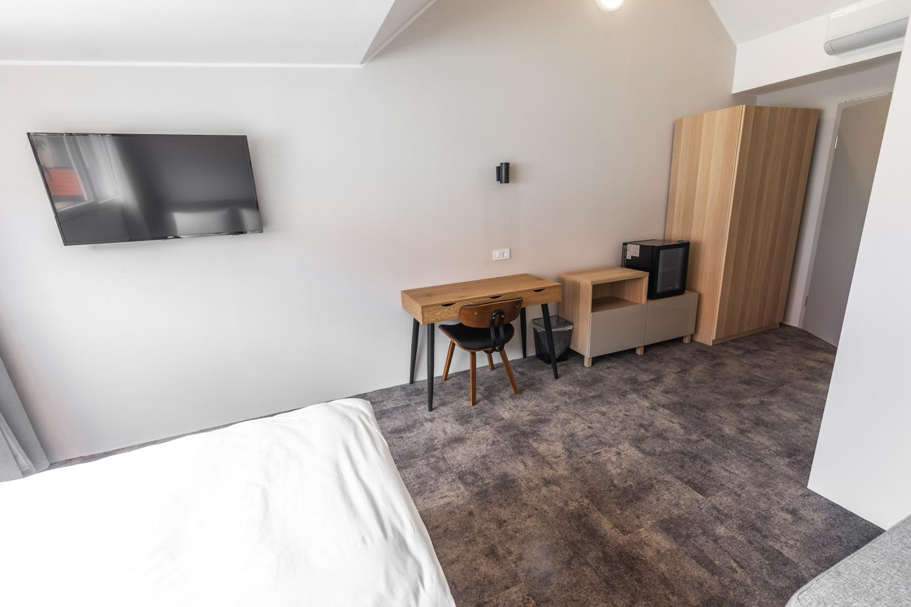 Double Room with Extra Bed - Photo 16