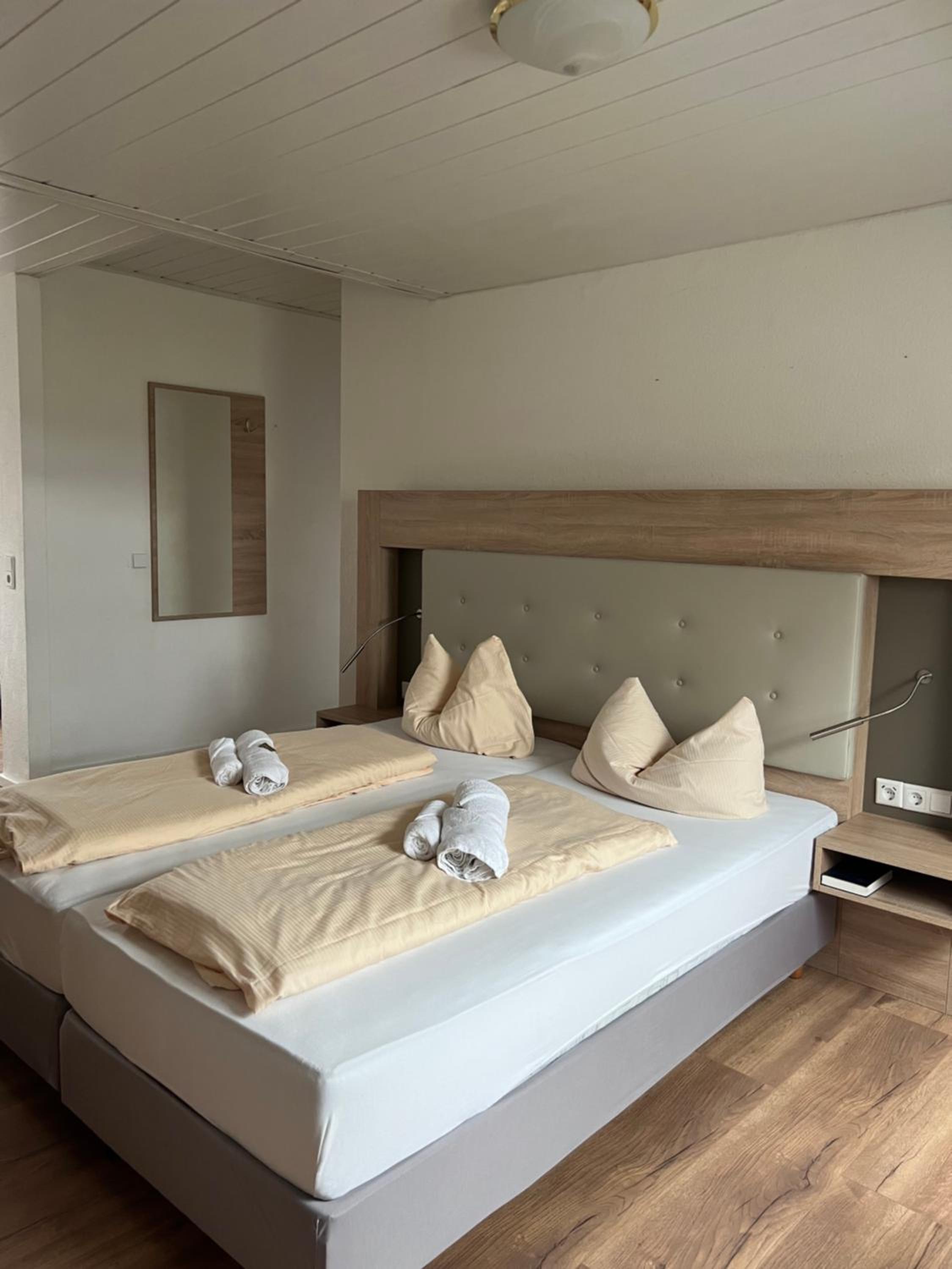Double Room - Photo 6