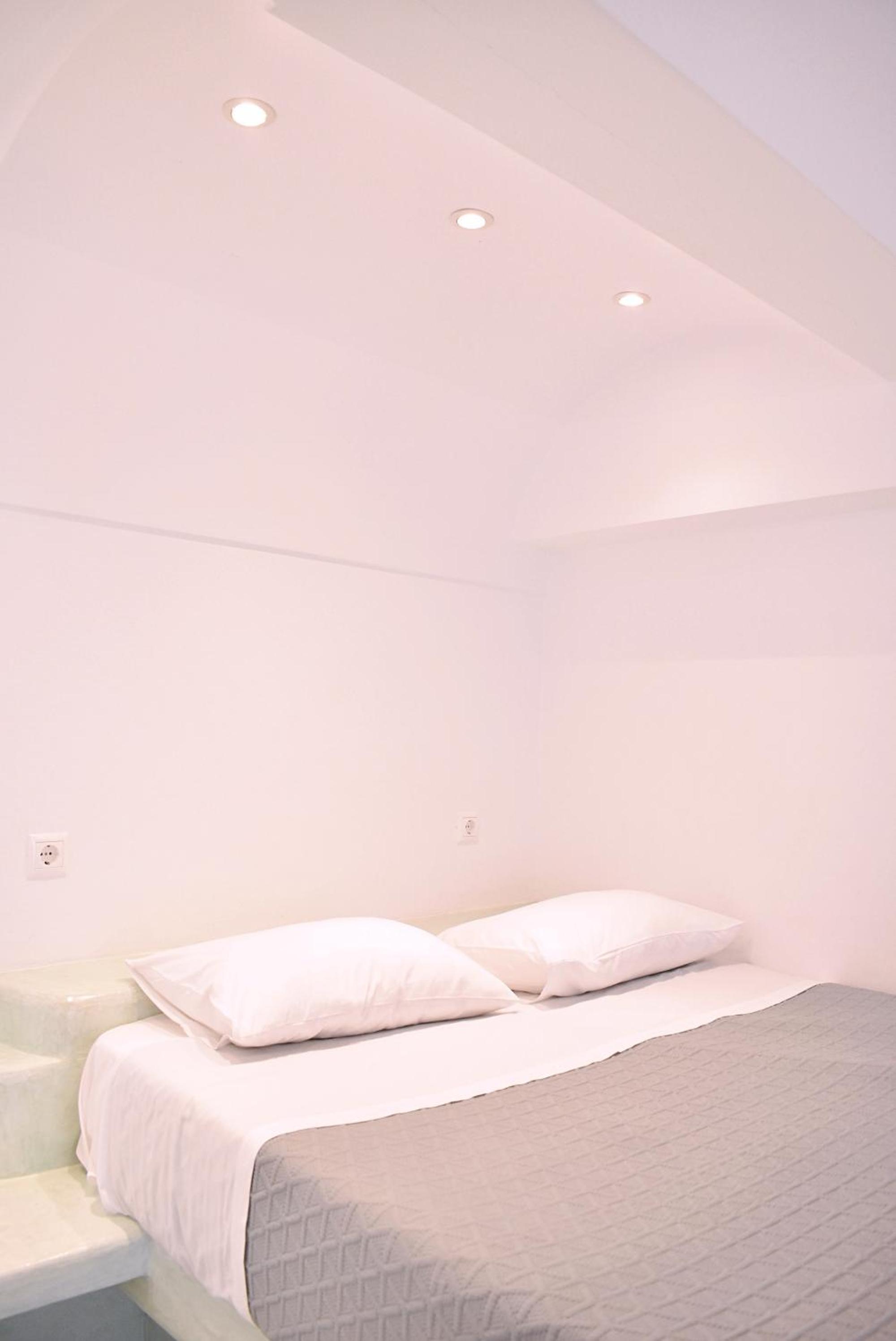 One-Bedroom Apartment - Photo 12