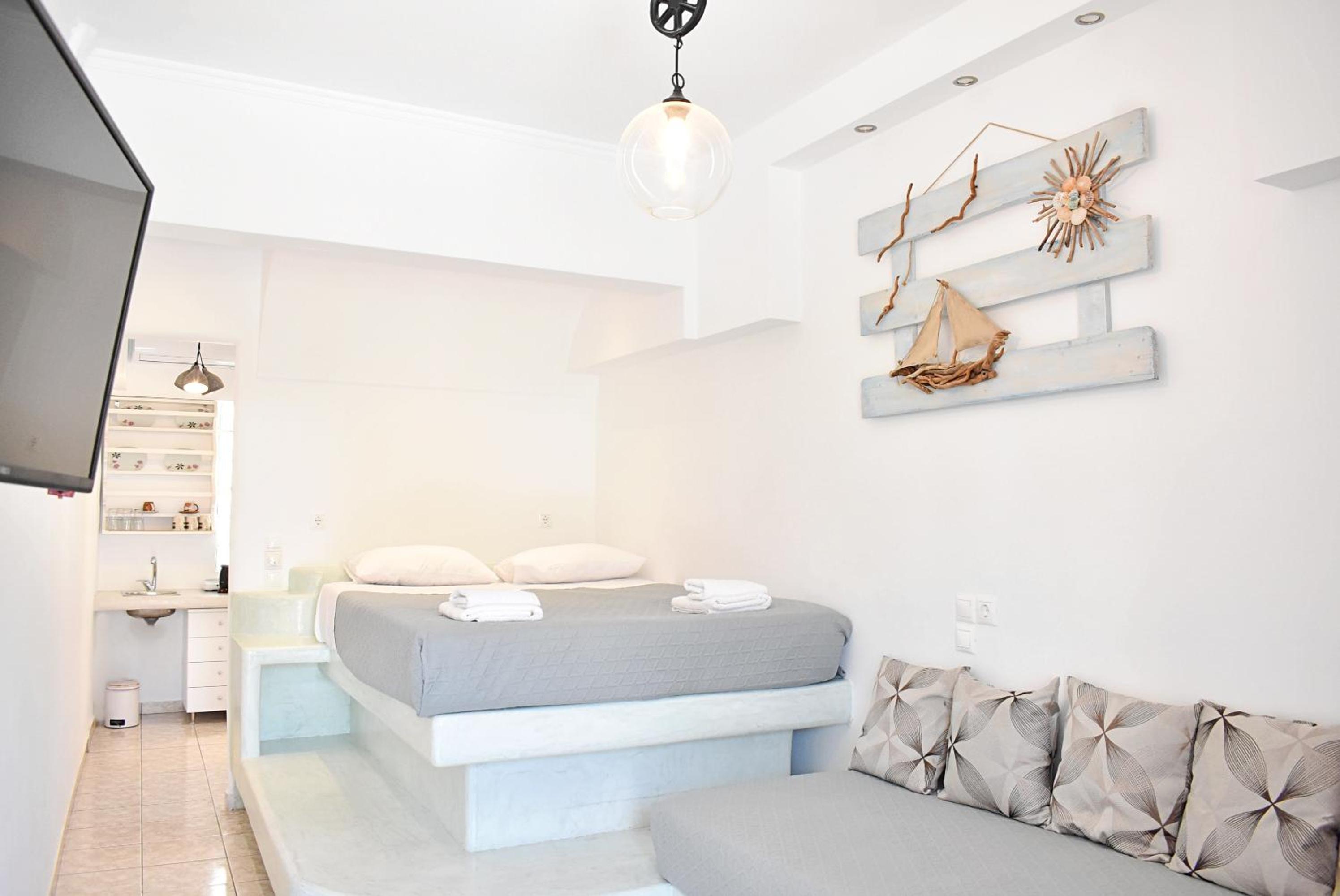 One-Bedroom Apartment - Photo 1