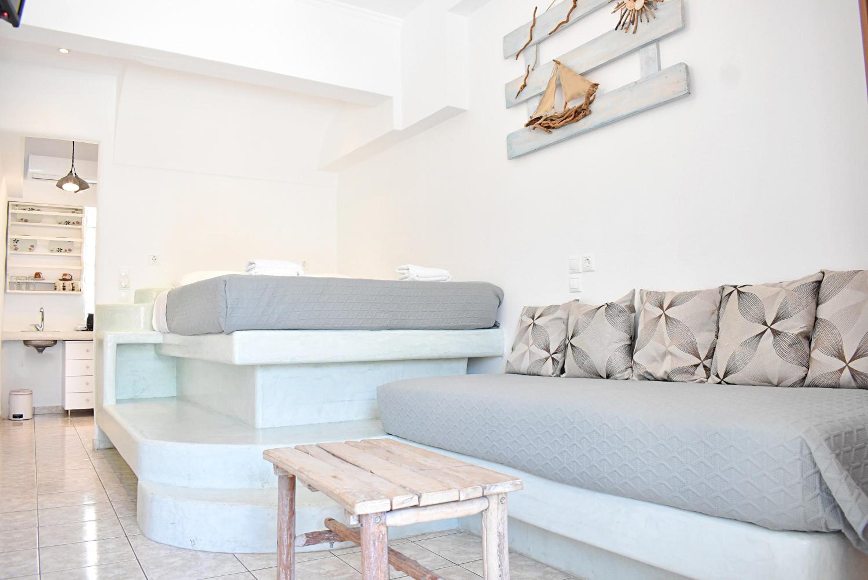 One-Bedroom Apartment - Photo 4