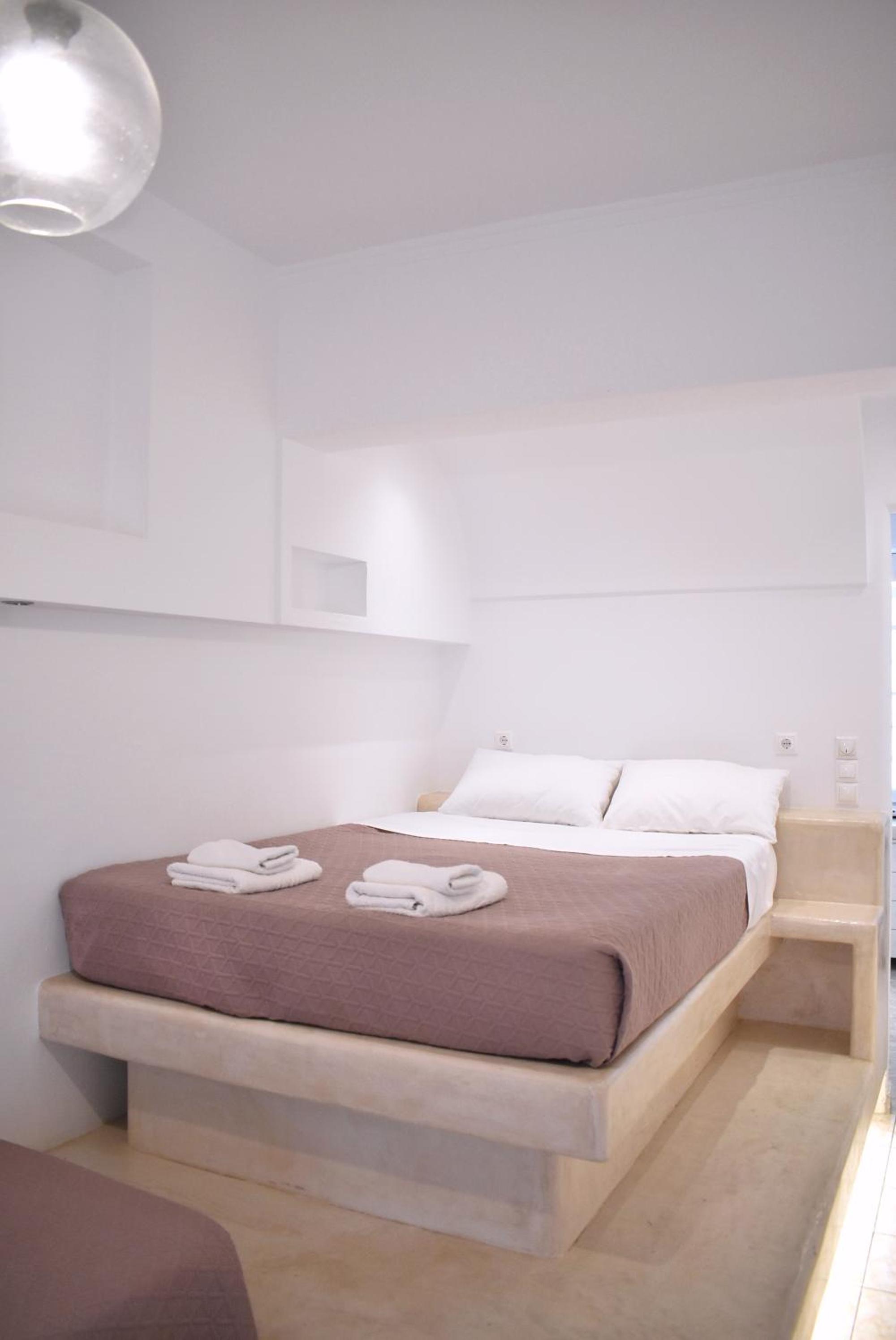 One-Bedroom Apartment - Photo 3