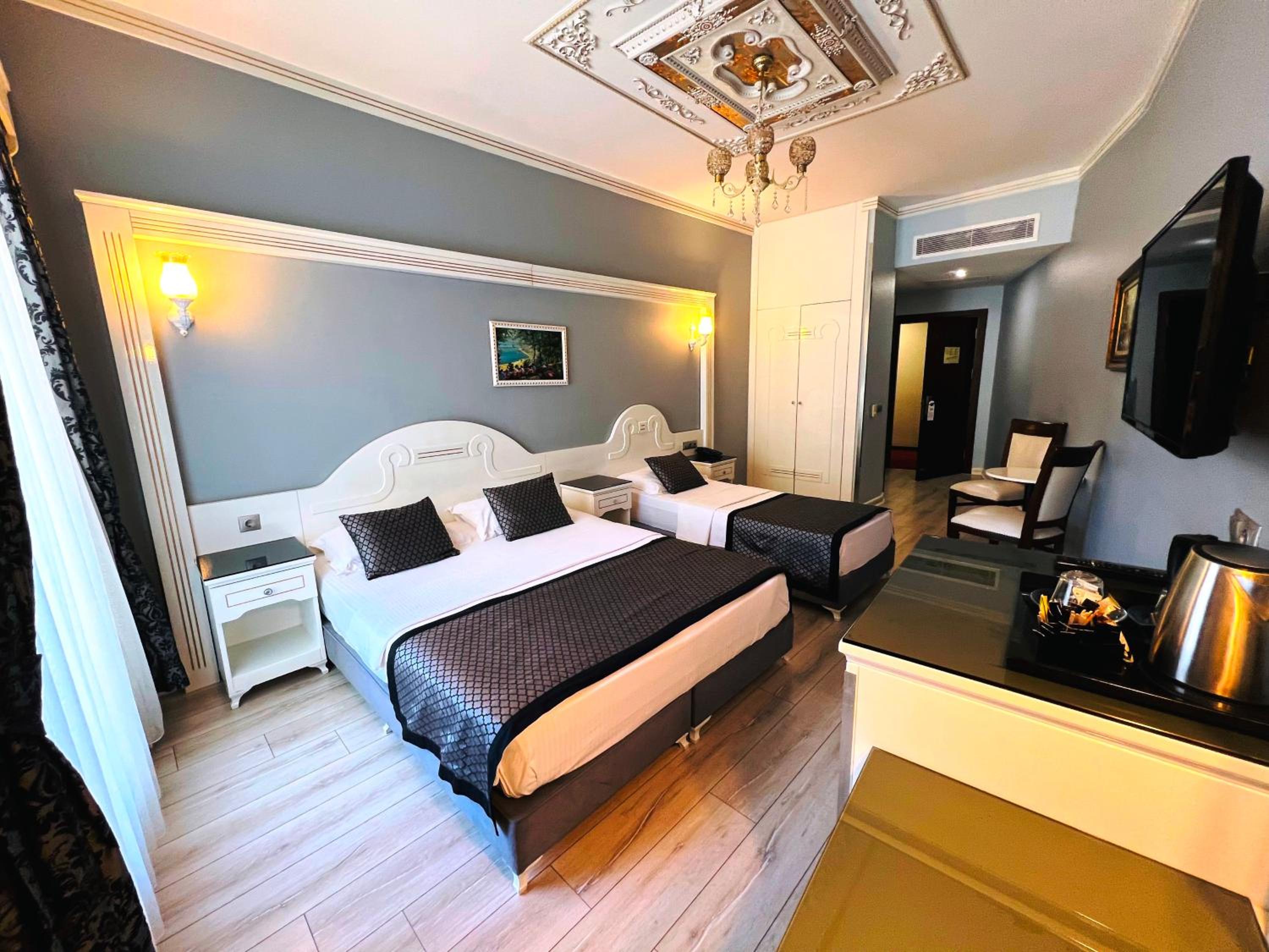 Superior Triple Room photo 2